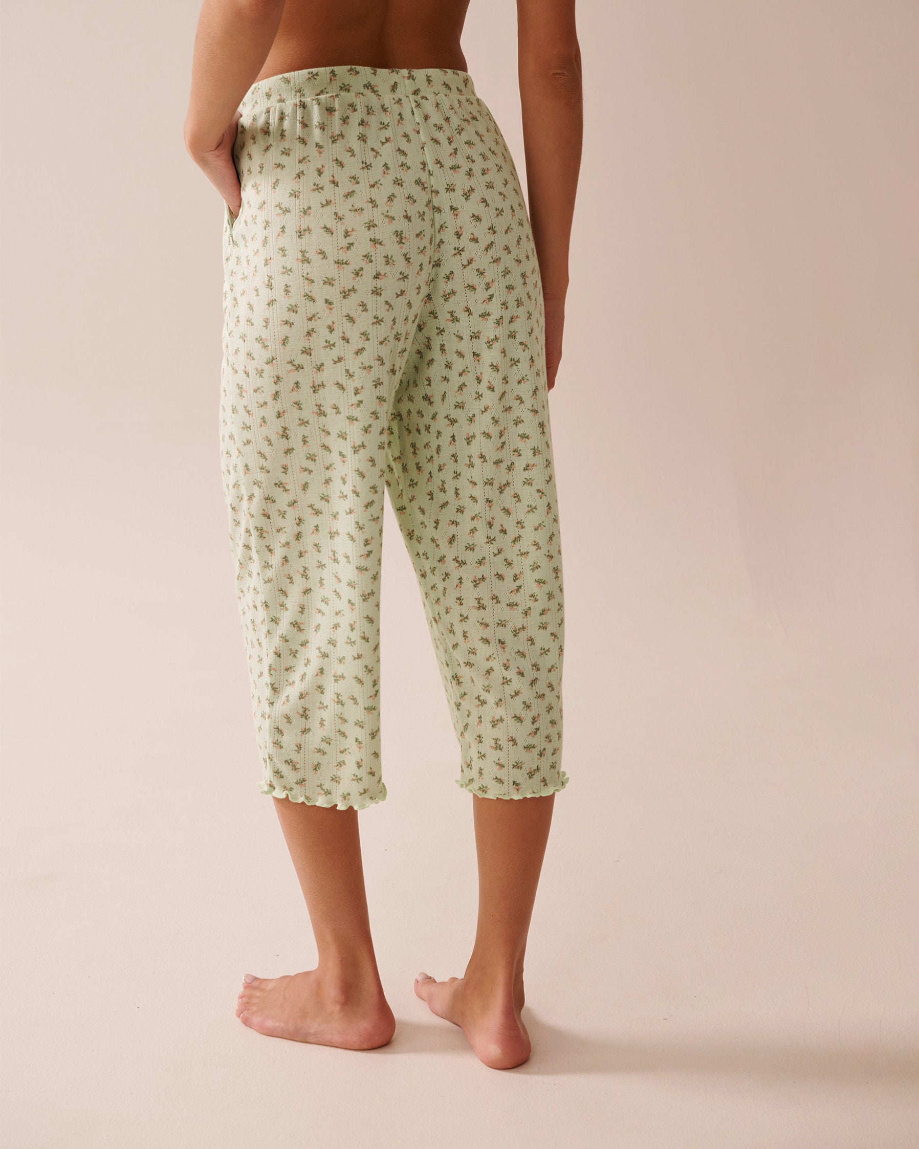 La Vie en Rose_Ditsy Floral Print Lettuce Edge Pointelle Pajama Capris_40200723_P30117_02