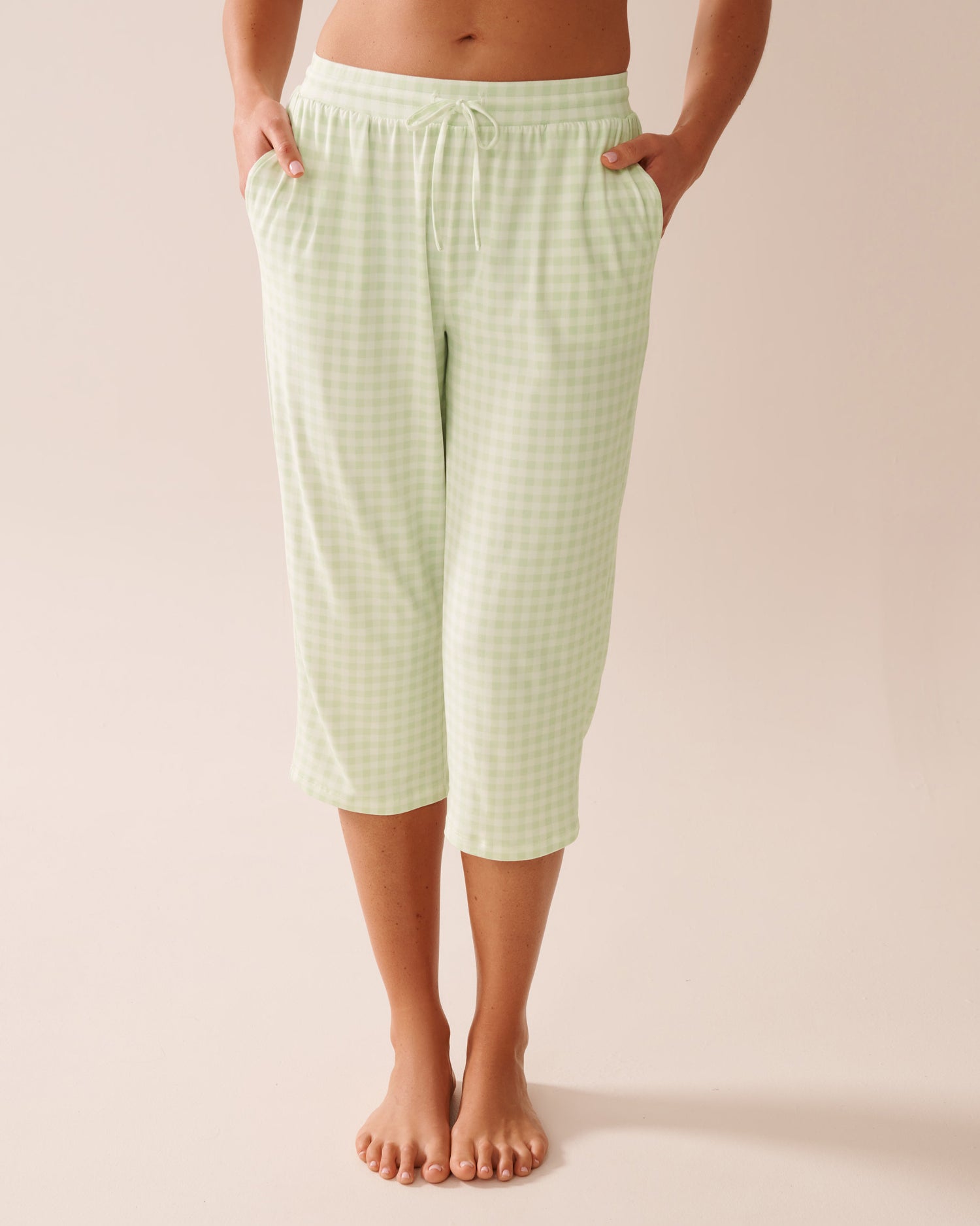 La Vie en Rose_Gingham Print Super Soft Pajama Capris_40200726_P30115_01