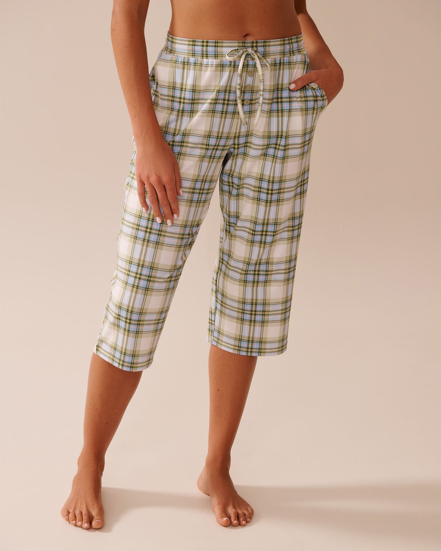 La Vie en Rose_Snow White Lint Plaid_Green &amp; Blue Plaid Super Soft Pajama Capris_40200740_P10515_01