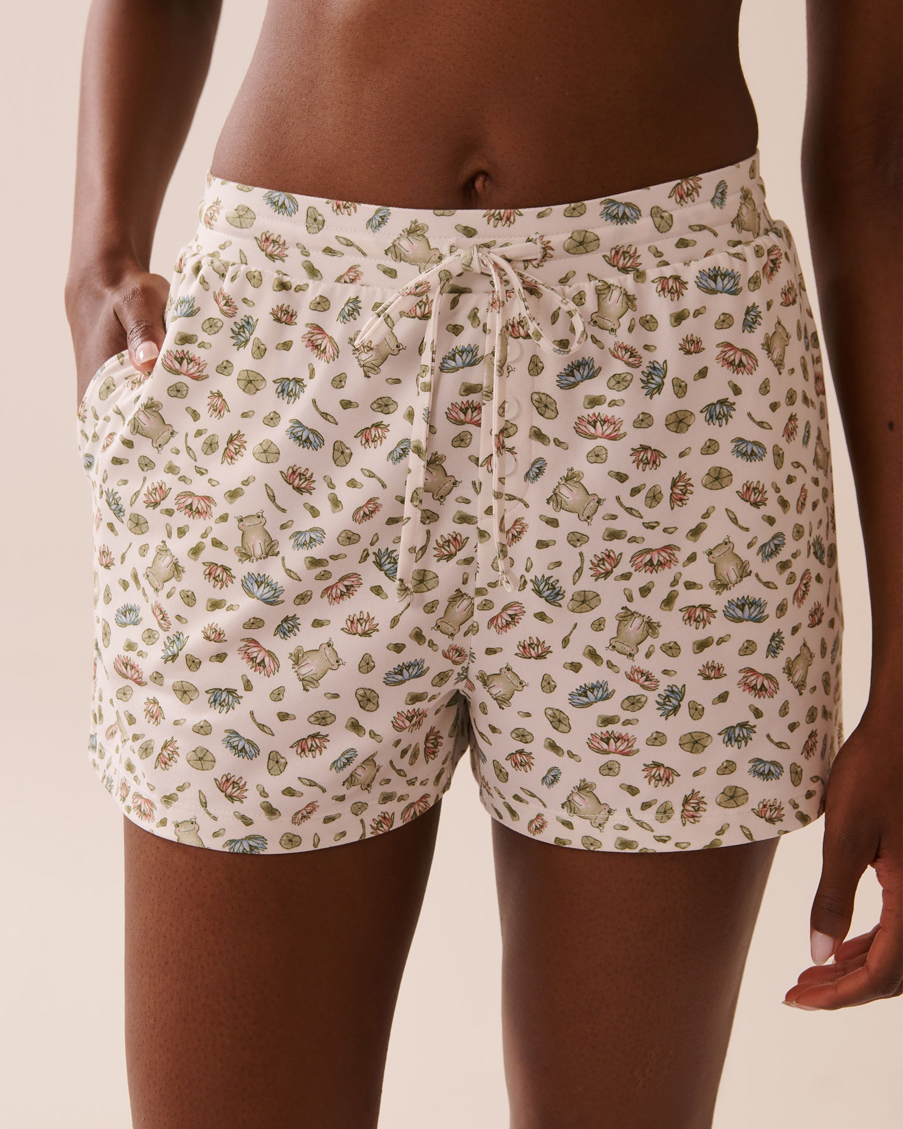 La Vie en Rose_Snow White Frog_Frog Print Super Soft Pajama Shorts_40200748_P10514_01