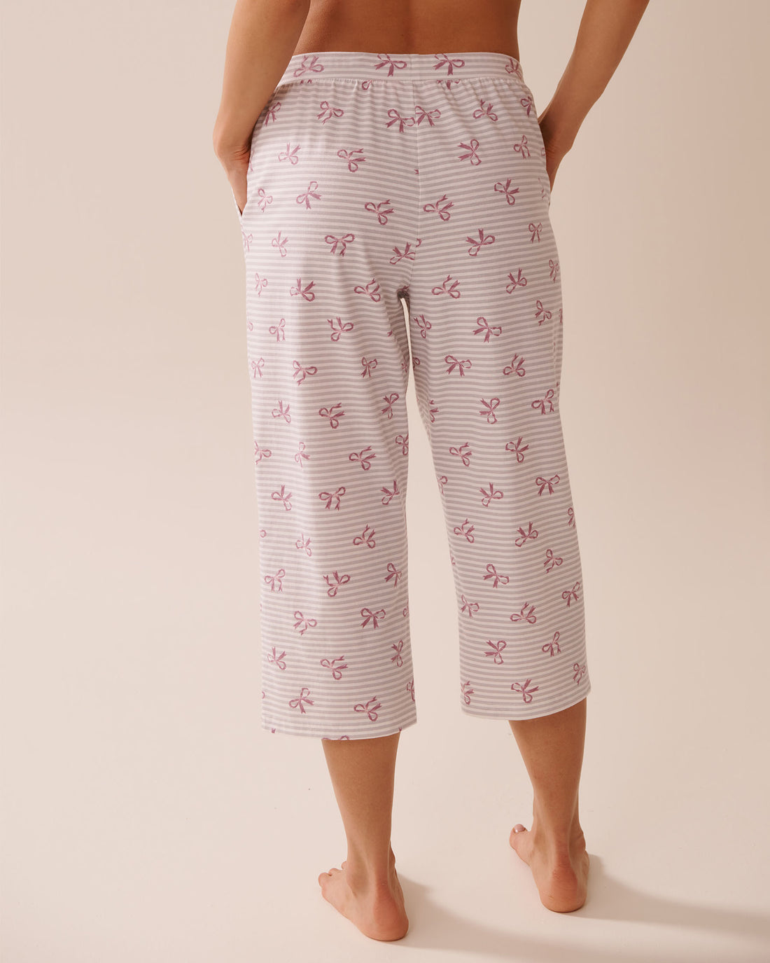 La Vie en Rose_Microchip Stripe Bows_Bow Print Cotton Pajama Capris_40200754_P00436_02