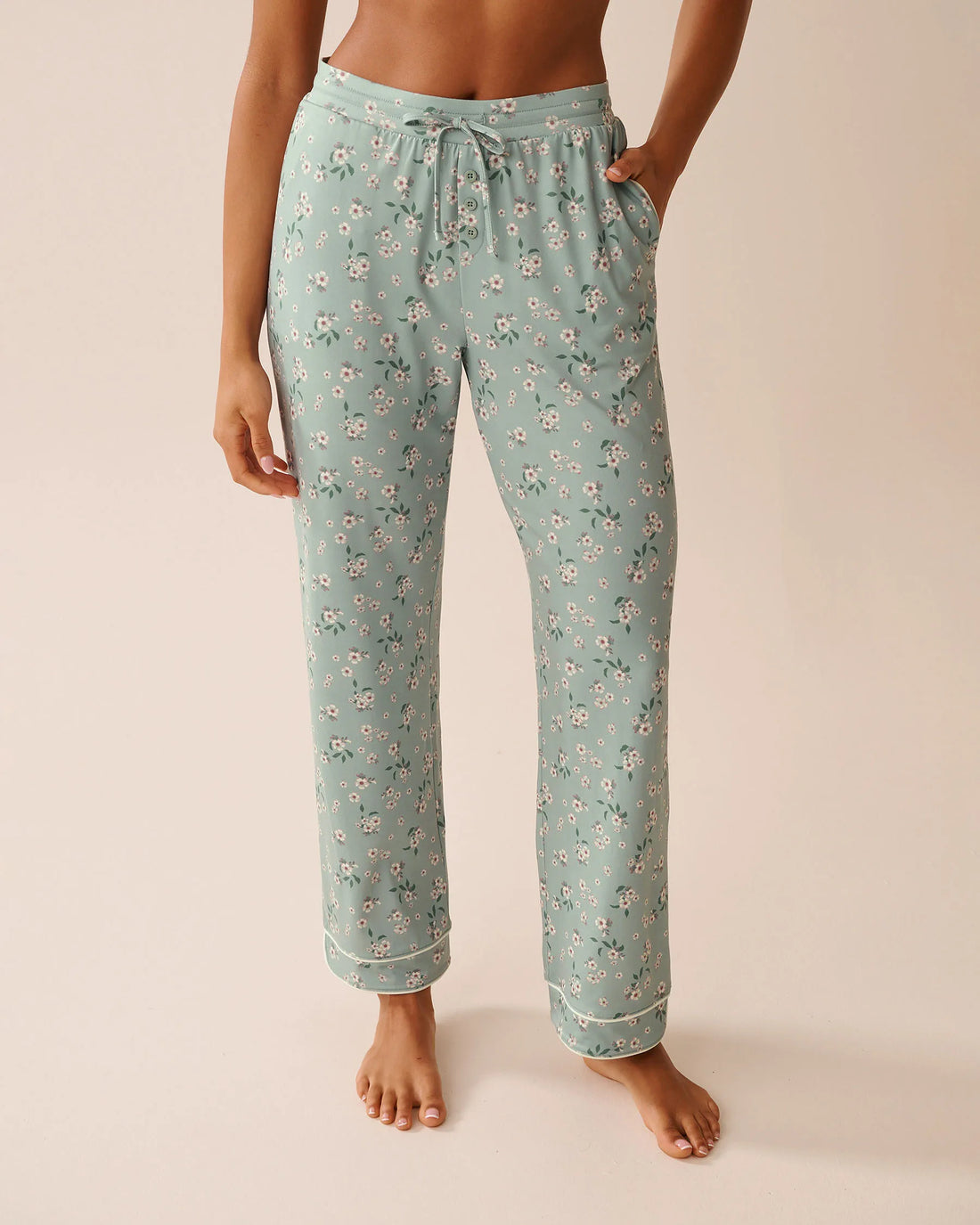 La Vie en Rose_Gray Mist Floral_Floral Print Super Soft Pajama Shorts_40200763_P40479_01