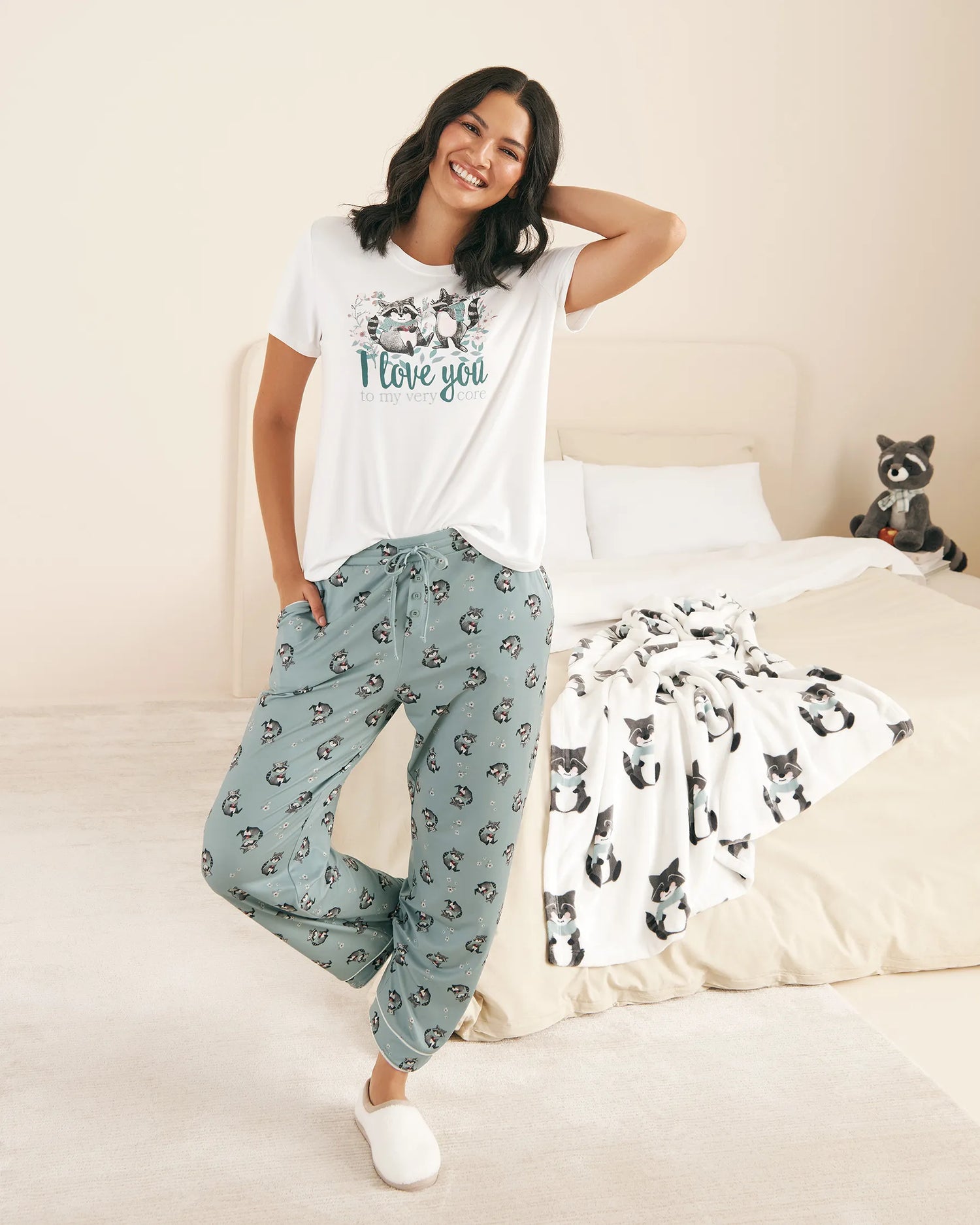 La Vie en Rose_Gray Mist Racoon_Raccoon Print Super Soft Pajama Shorts_40200763_P40480_01
