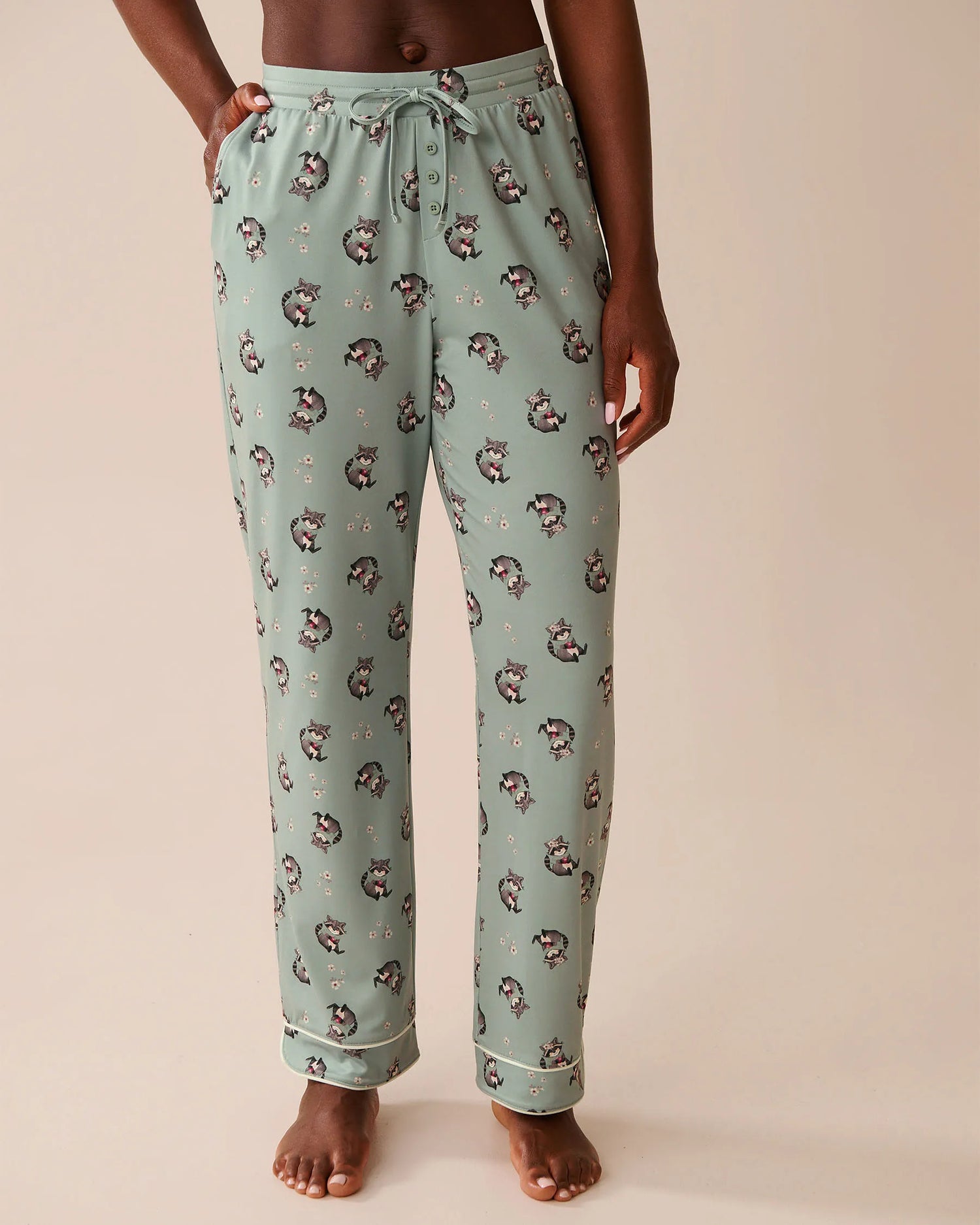 La Vie en Rose_Gray Mist Racoon_Raccoon Print Super Soft Pajama Shorts_40200763_P40480_02
