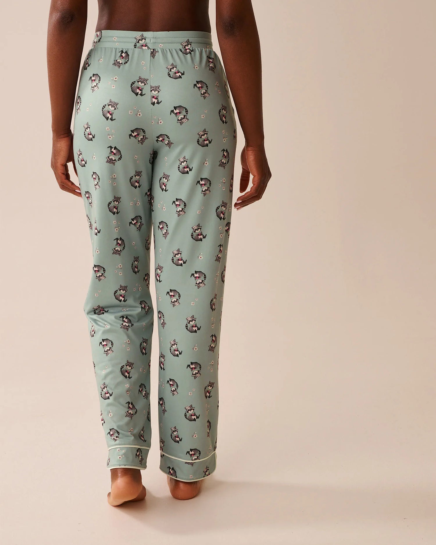 La Vie en Rose_Gray Mist Racoon_Raccoon Print Super Soft Pajama Shorts_40200763_P40480_03