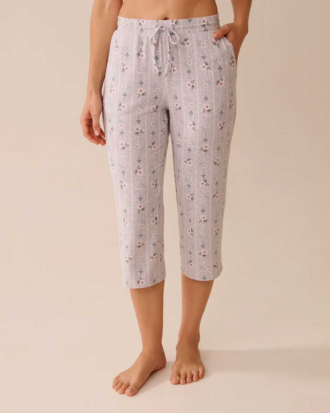 La Vie en Rose_Comfy Grey Mix Floral_Floral Print Recycled Fibers Pajama Capris_40200764_P00451_01