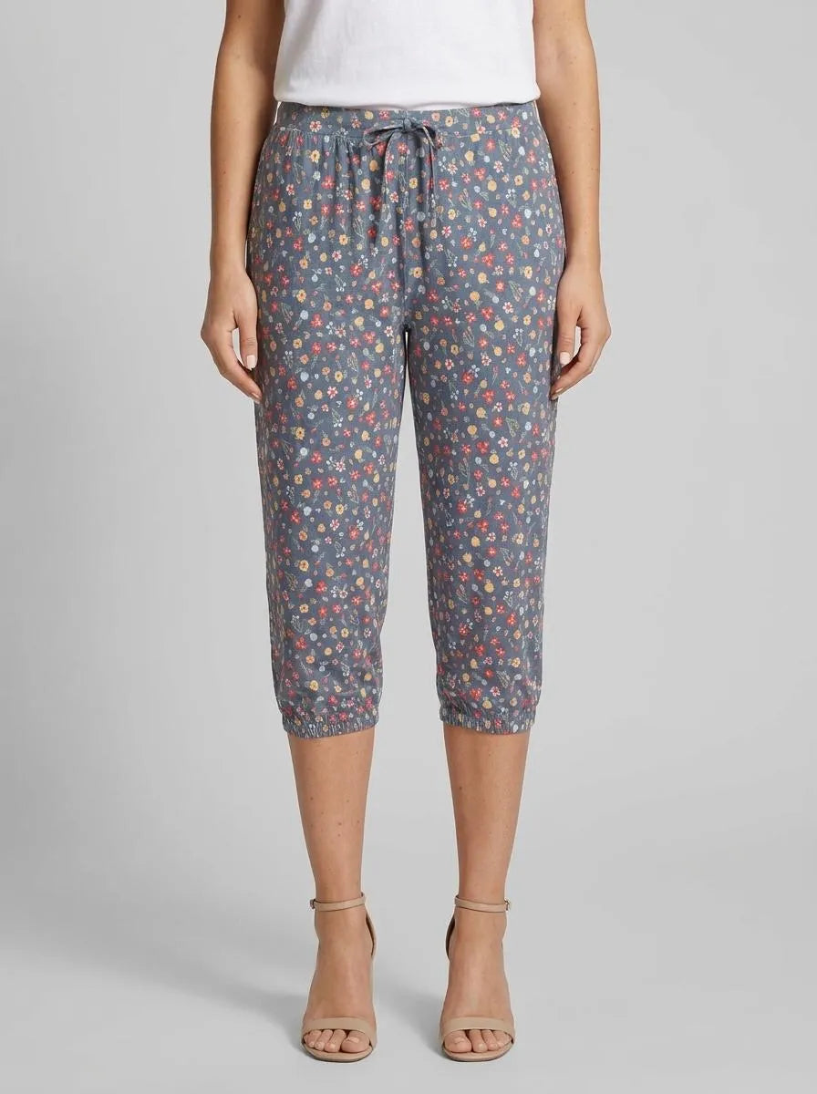 La Vie en Rose China Blue Floral Women Floral Print Cotton Fitted Capris SKU: 40200820_P40537 Image 00