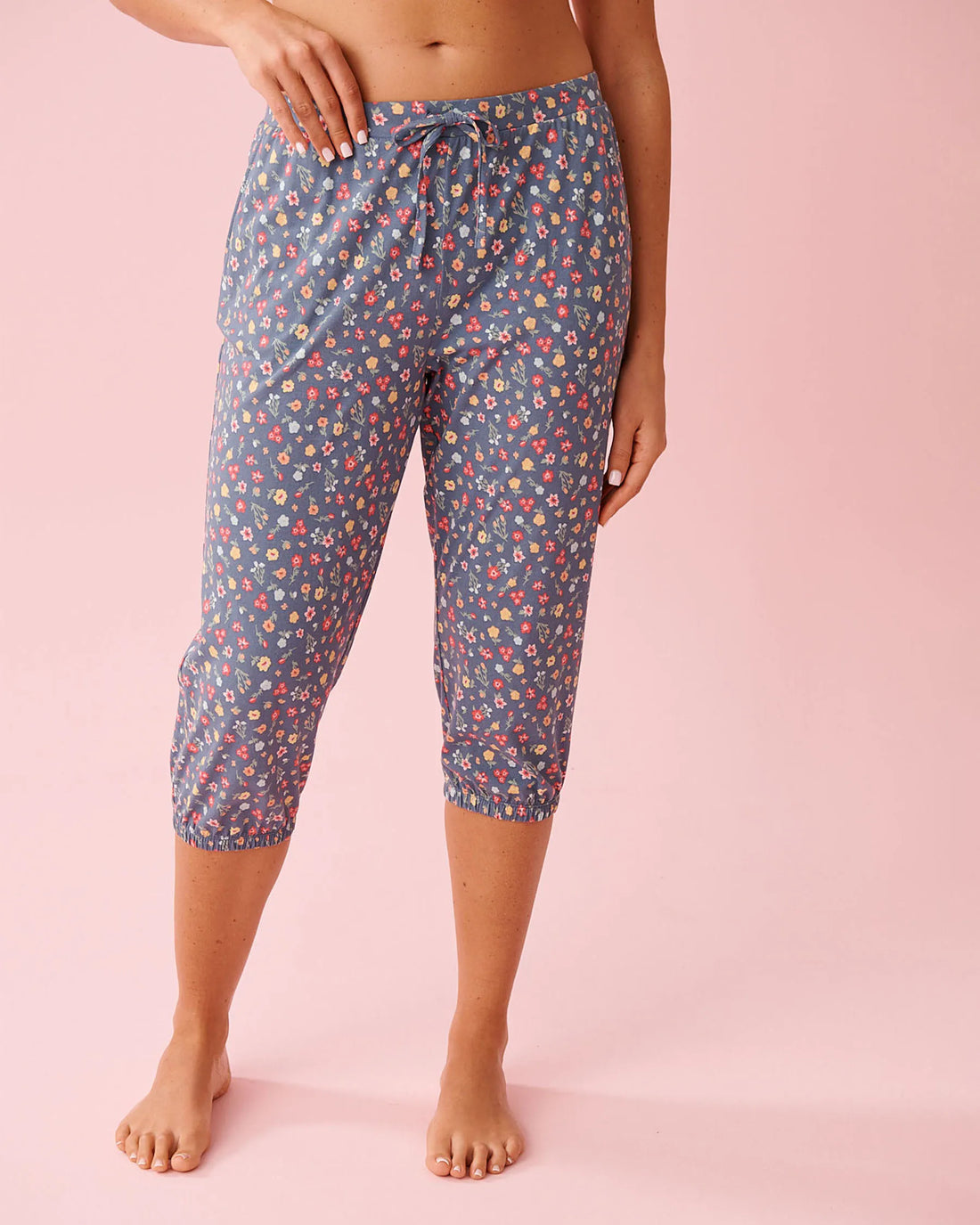 La Vie en Rose China Blue Floral Women Floral Print Cotton Fitted Capris SKU: 40200820_P40537 Image 01