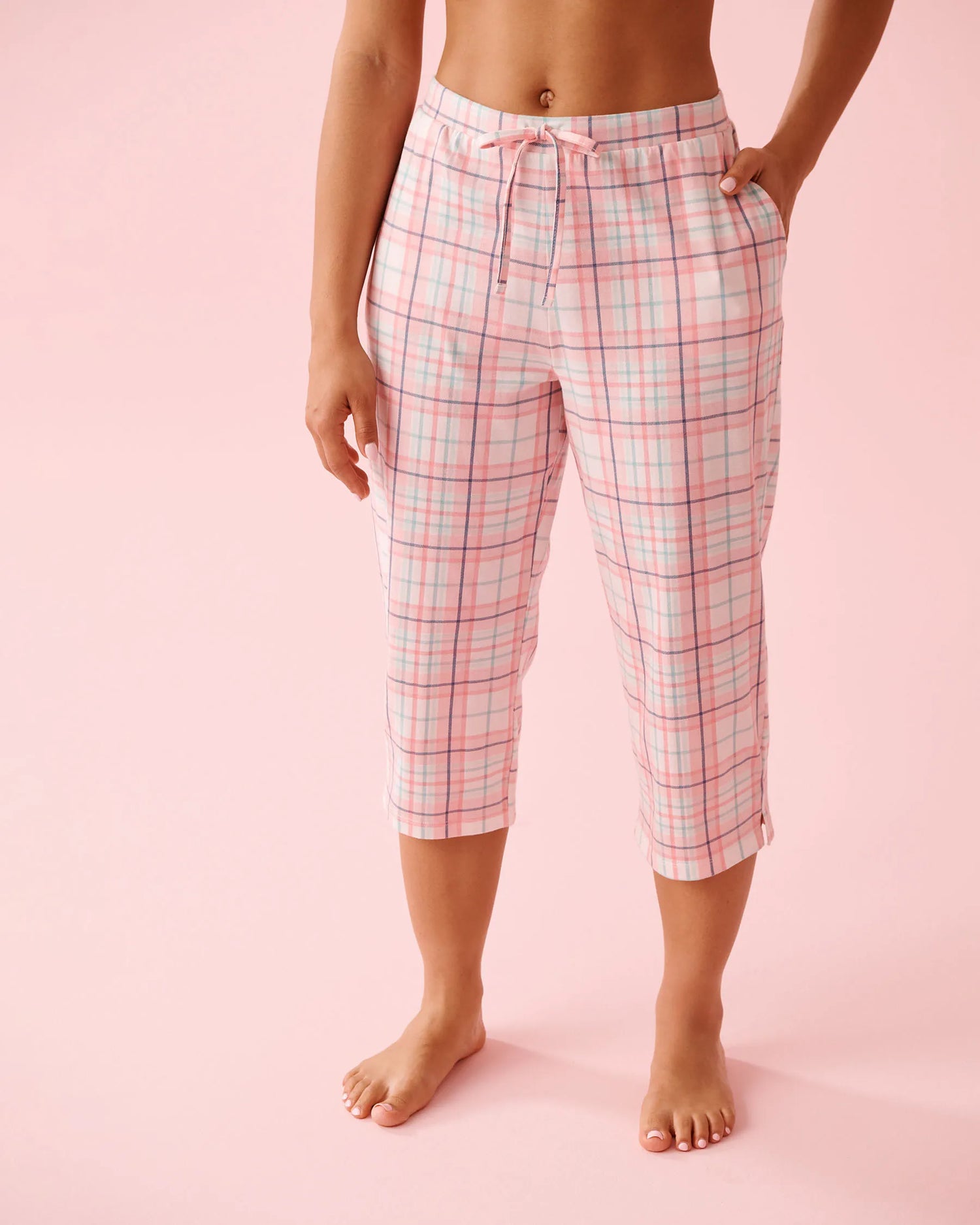 La Vie en Rose Crystal Rose Plaid Women Pink Plaid Cotton Capris SKU: 40200821_P60455 Image 01