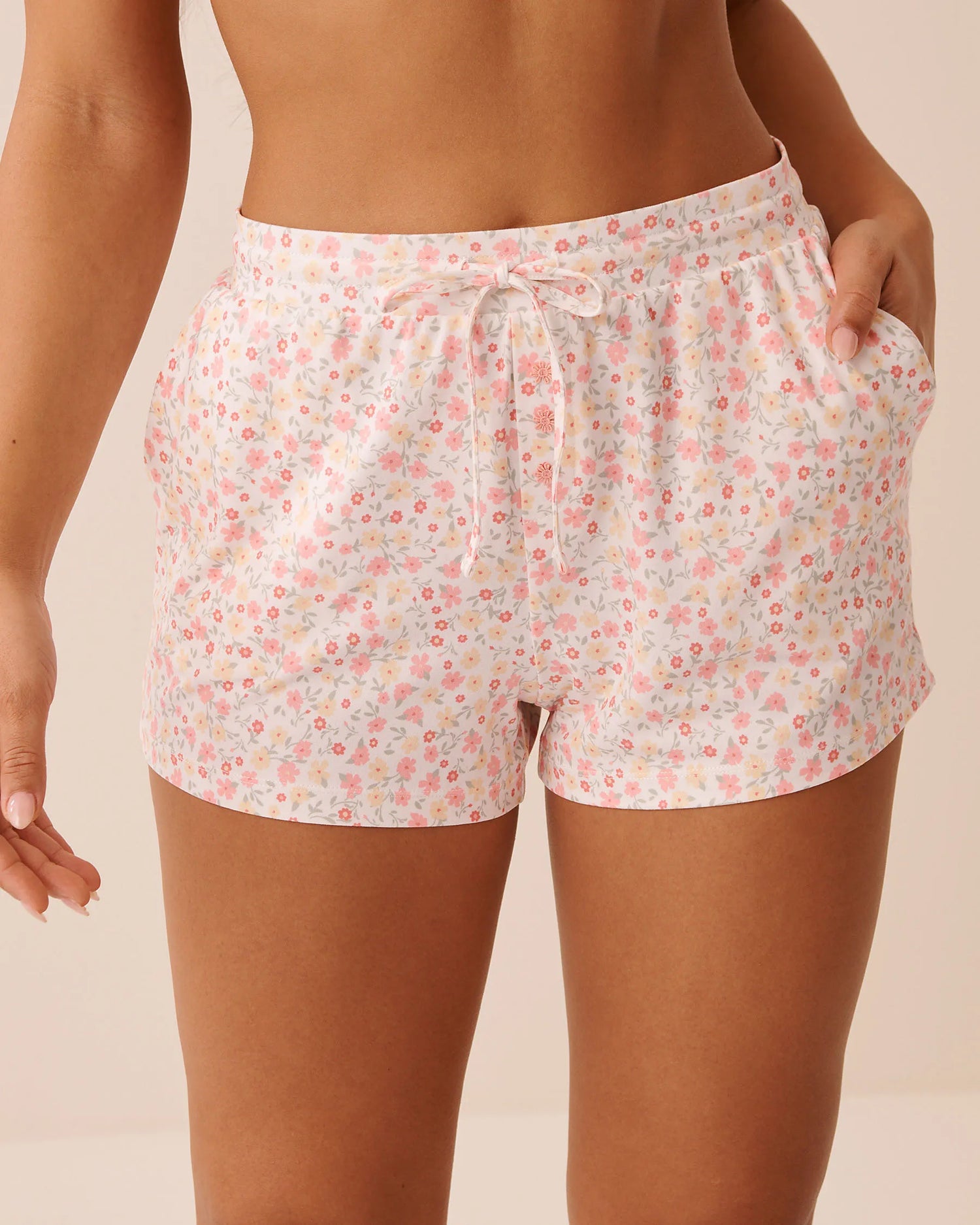 La Vie en Rose Snow White Pink Ditsy Women Ditsy Floral Print Super Soft Pajama Shorts SKU: 40200822_P10588 Image 01