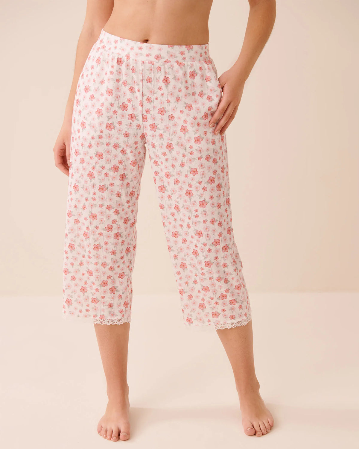 La Vie en Rose Snow White Hibiscus Women Hibiscus Print Lace Trim Pointelle Pajama Capris SKU: 40200851_P10608 Image 01