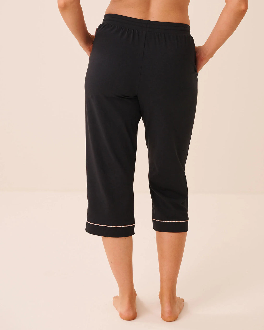 La Vie en Rose Black Beauty Women Cotton Pajama Capris SKU: 40200873_00001 Image 02