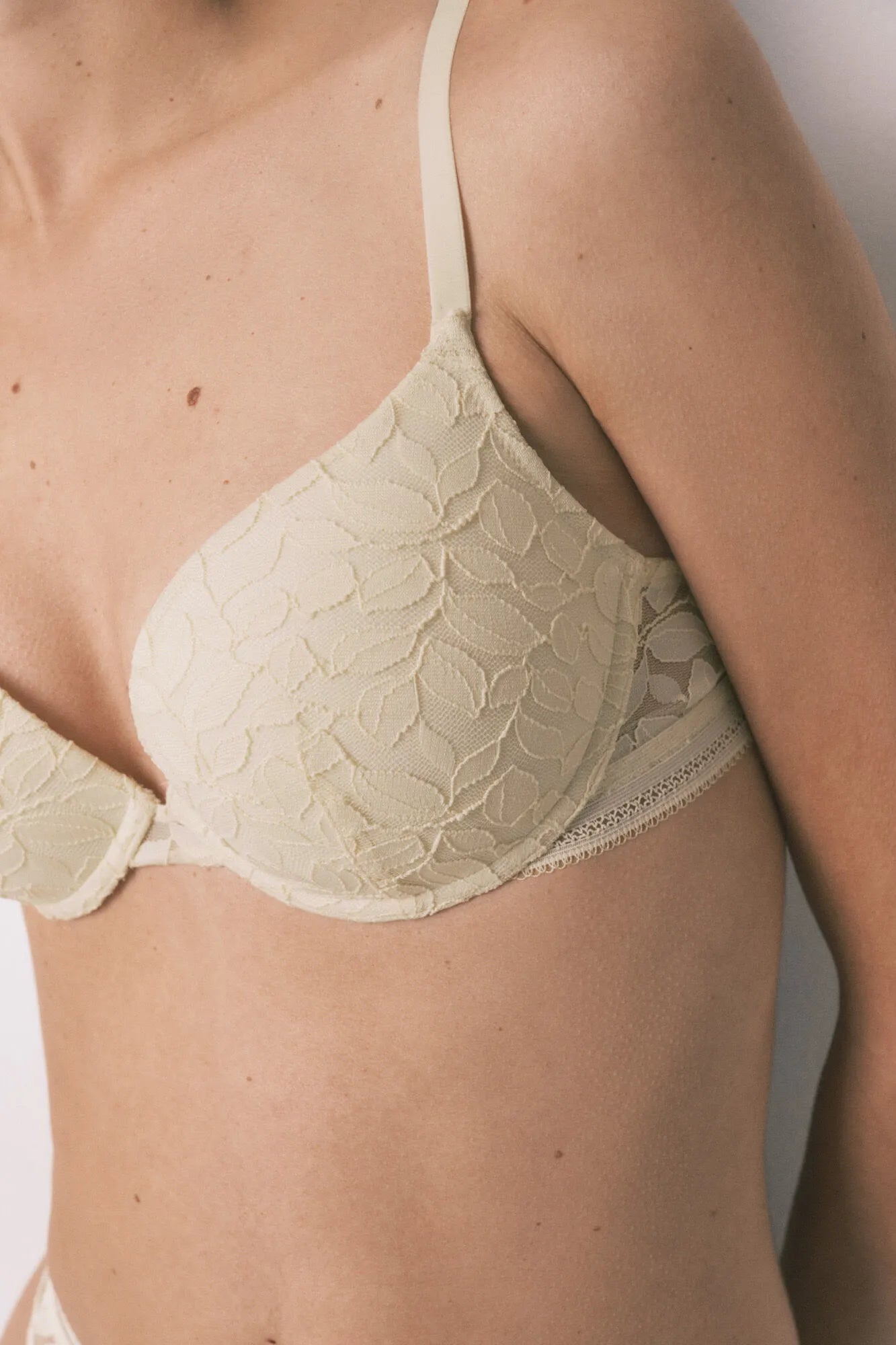 Women Secret_Tan_GORGEOUS Beige Lace Push-Up Bra in Different Cup Sizes_4023831_35_04