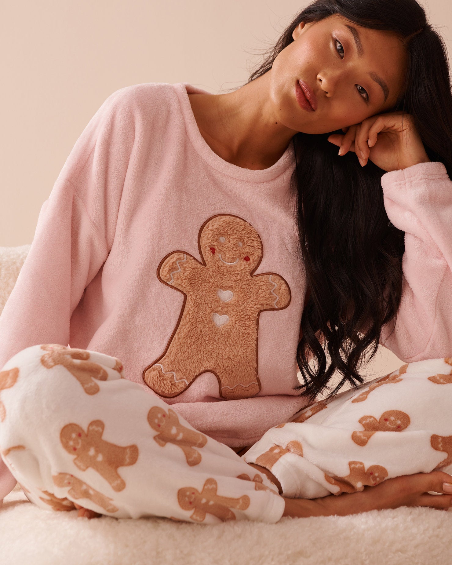 Gingerbread Print Soft Plush PJ Set_40400077_P10452_03