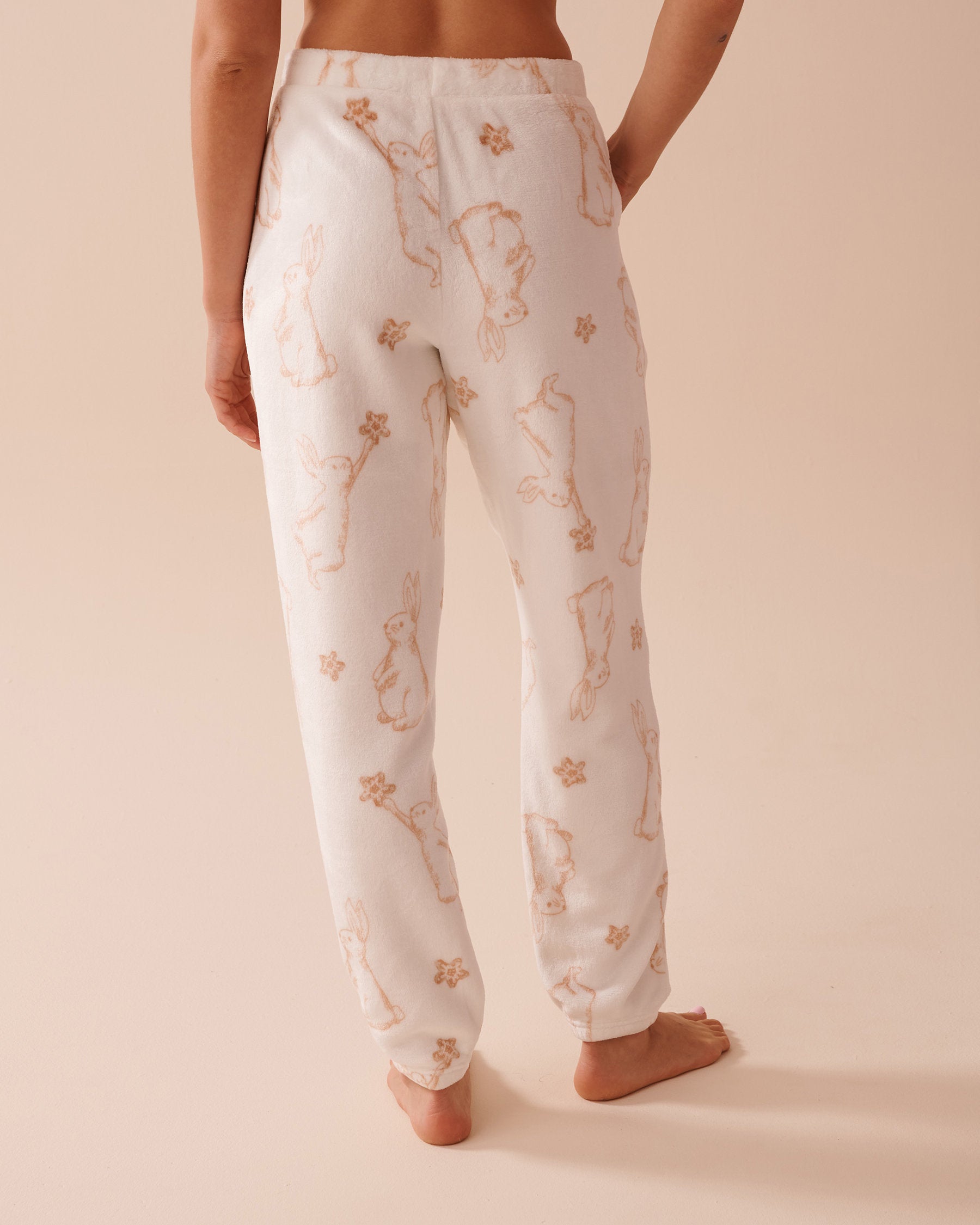 Rabbit Print Soft Plush PJ Set_40400079_P10457_05