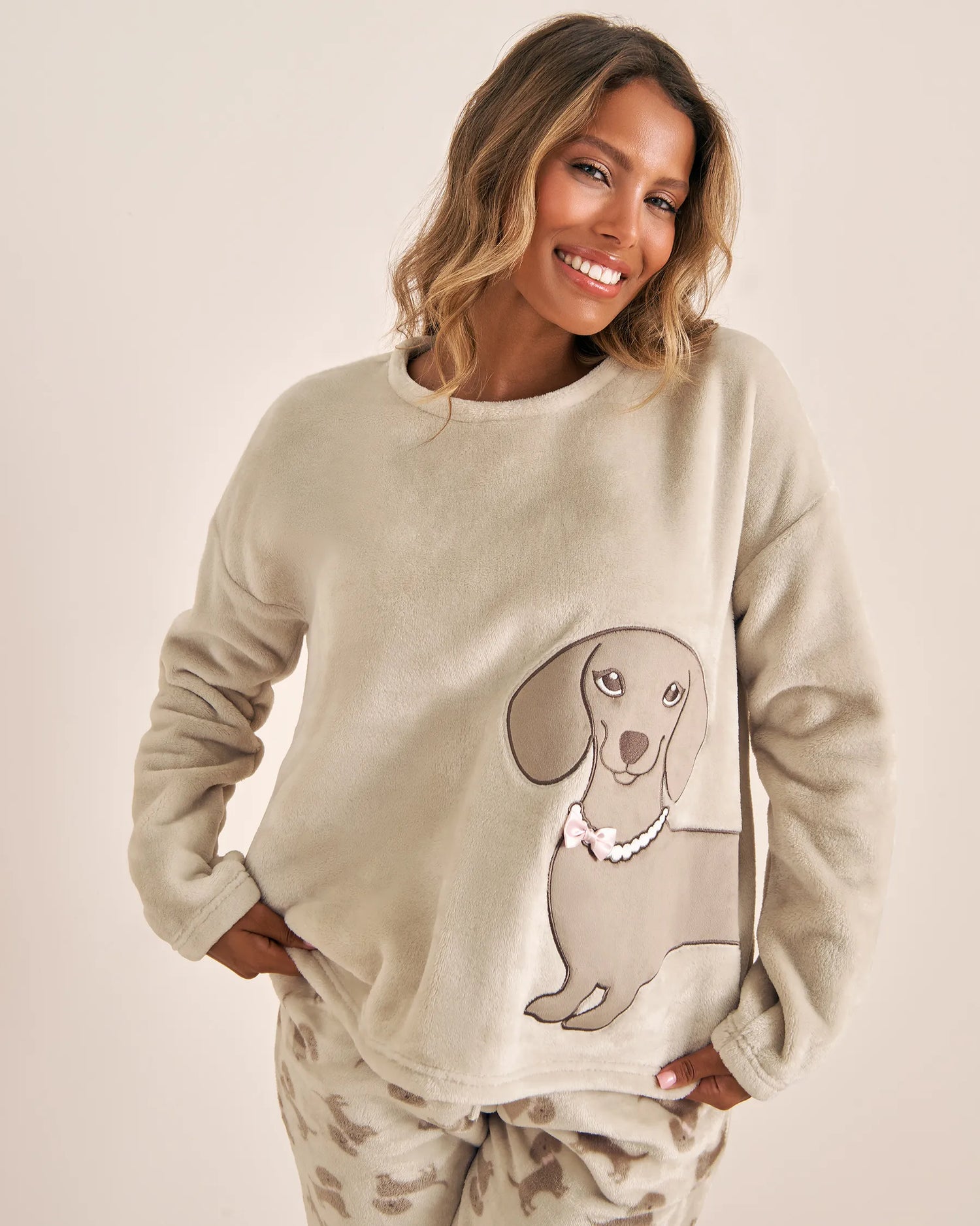 La Vie en Rose_Pumice Stone Dachshund_Dachshund Print Soft Plush Pj Set_40400085_P00453_02