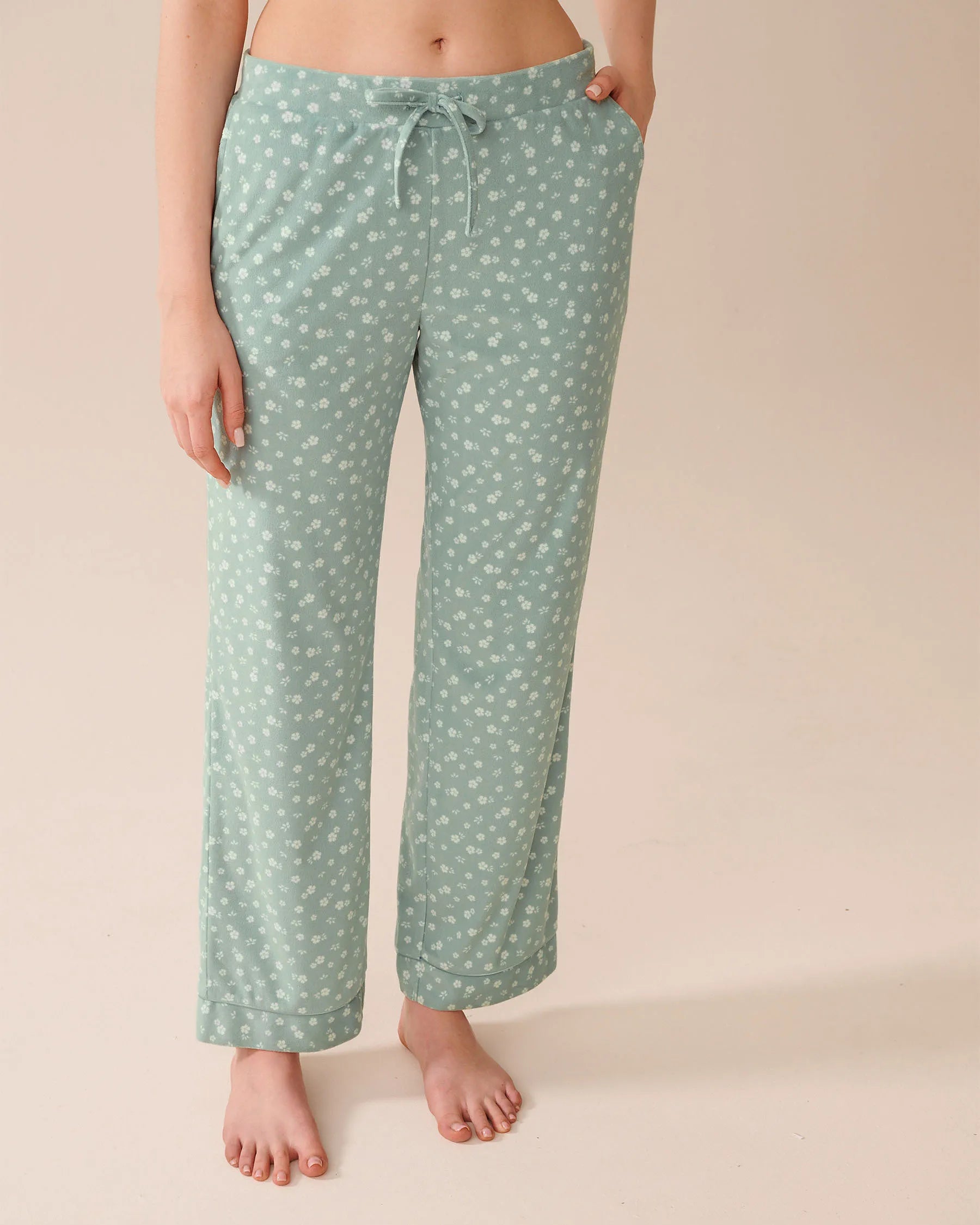 La Vie en Rose_Gray Mist Ditsy_Floral Print Soft Velour Pj Set_40400086_P40482_04