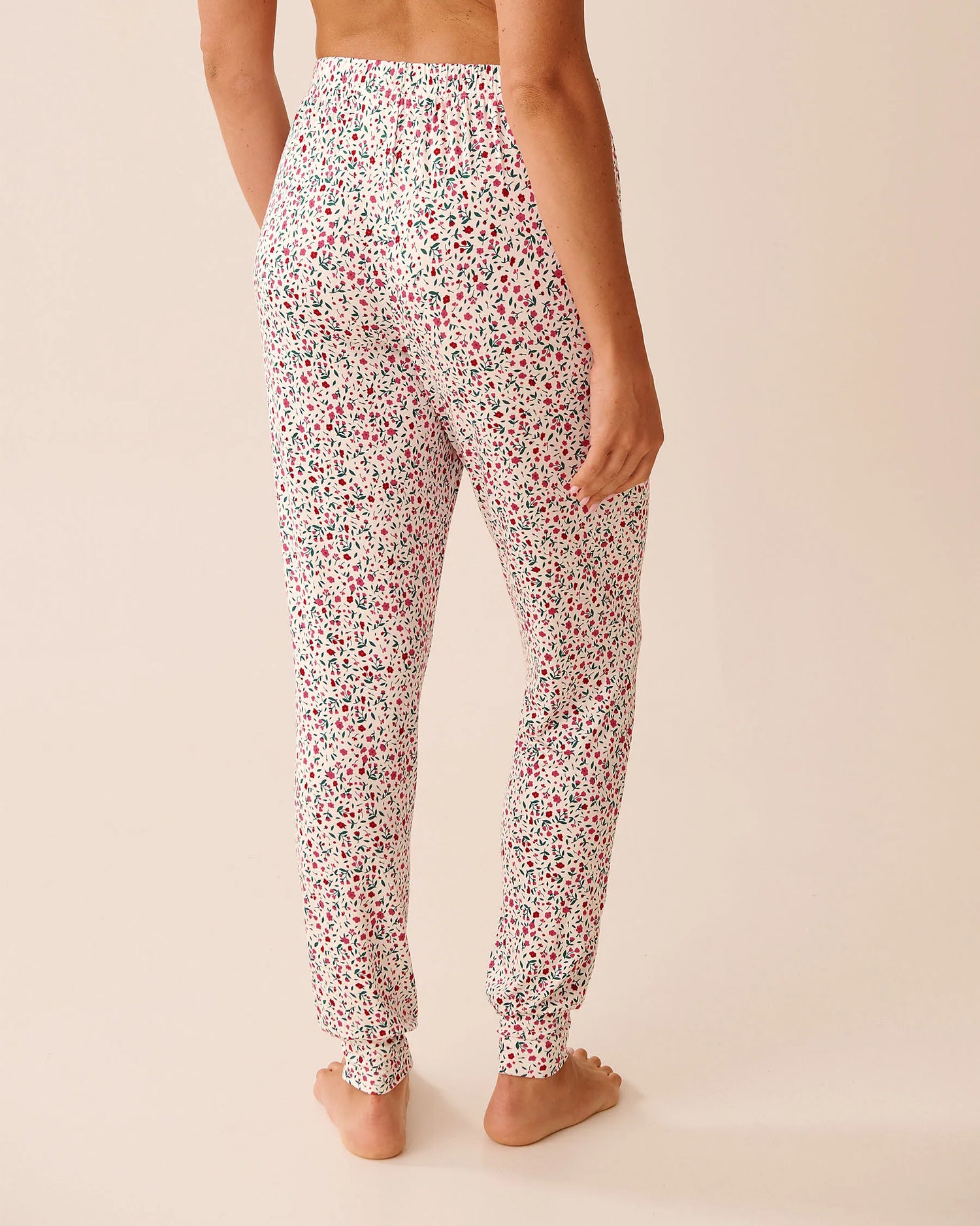 La Vie en Rose_Snow White Carmine Ditsy_Red Floral Print Long Sleeve Pj Set_40400088_P10534_05