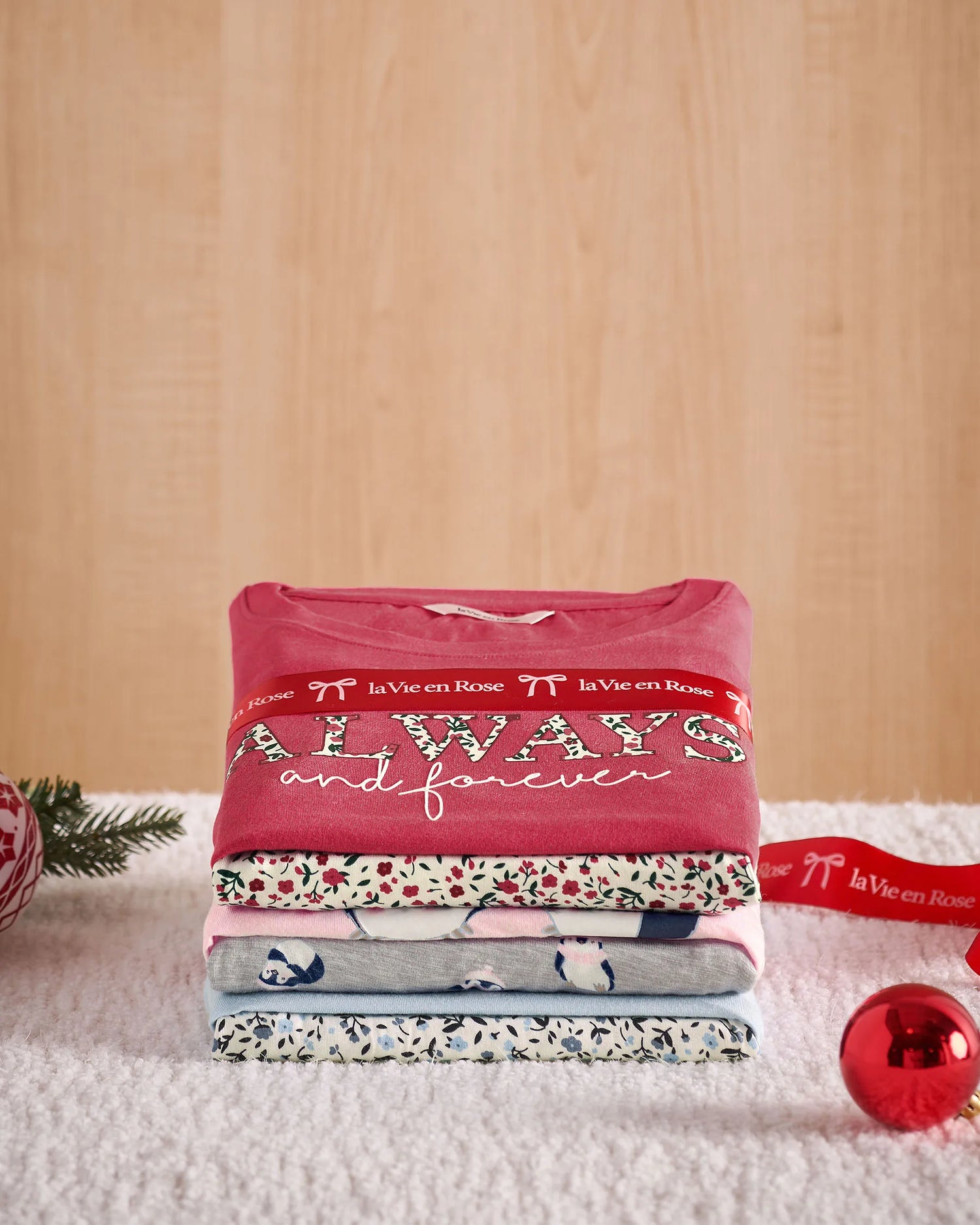 La Vie en Rose_Snow White Carmine Ditsy_Red Floral Print Long Sleeve Pj Set_40400088_P10534_07