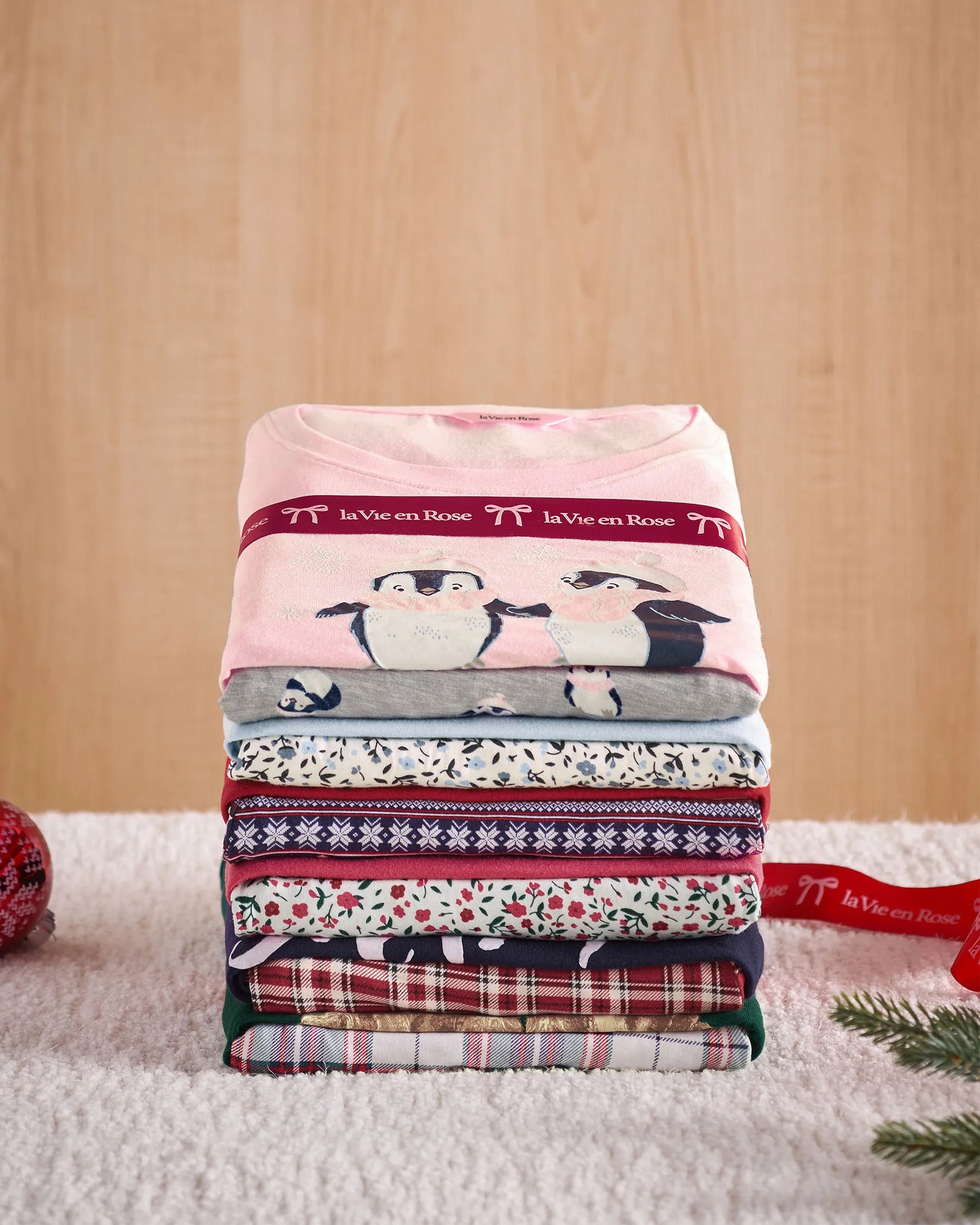 La Vie en Rose_Snow White Carmine Ditsy_Red Floral Print Long Sleeve Pj Set_40400088_P10534_08