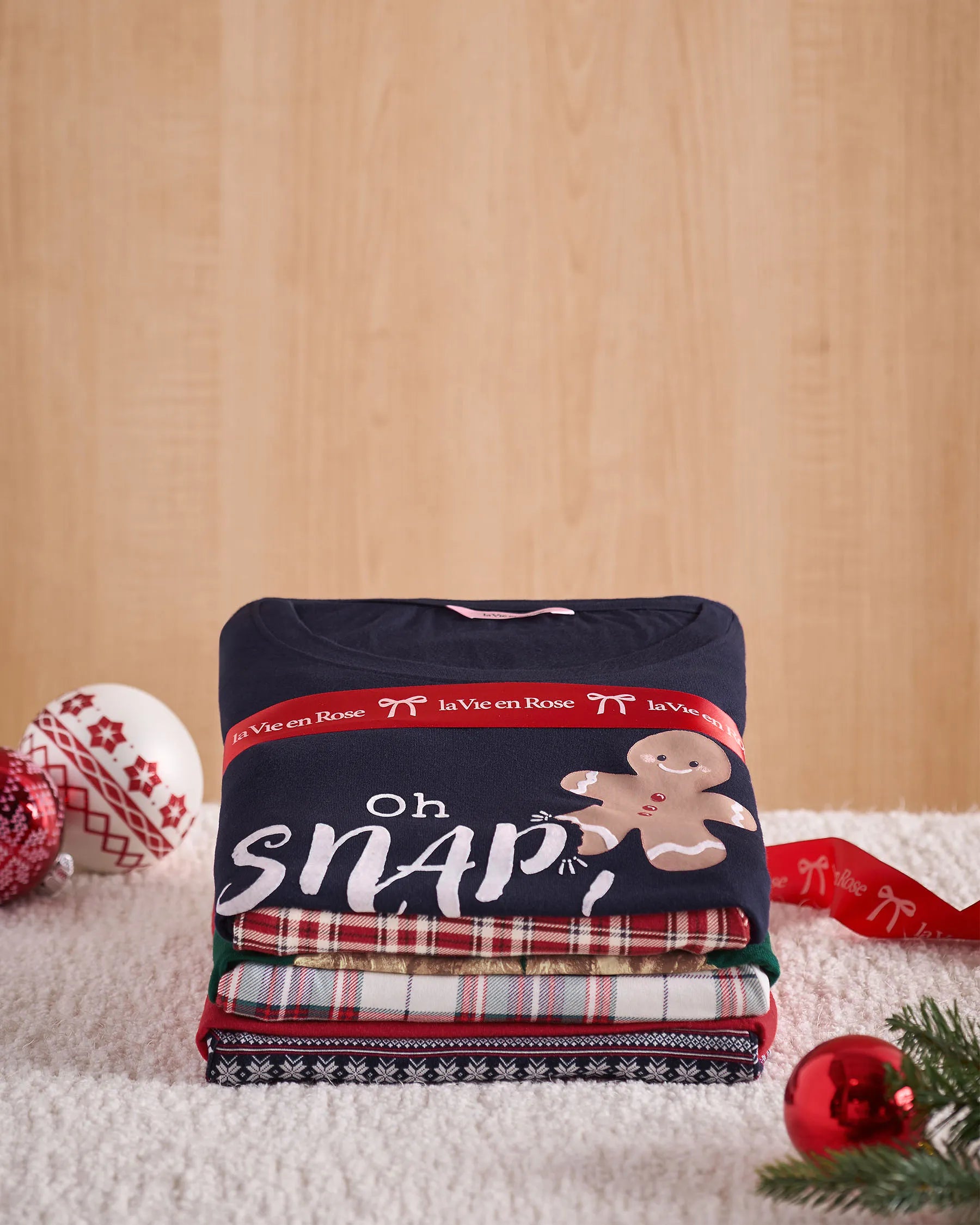La Vie en Rose_Savvy Red Tiny Plaid_Gingerbread Print Long Sleeve Pj Set_40400088_P60408_010