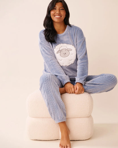 La Vie en Rose_Stonewash Cable_Sheep Print Soft Plush Pj Set_40400092_P40520_01
