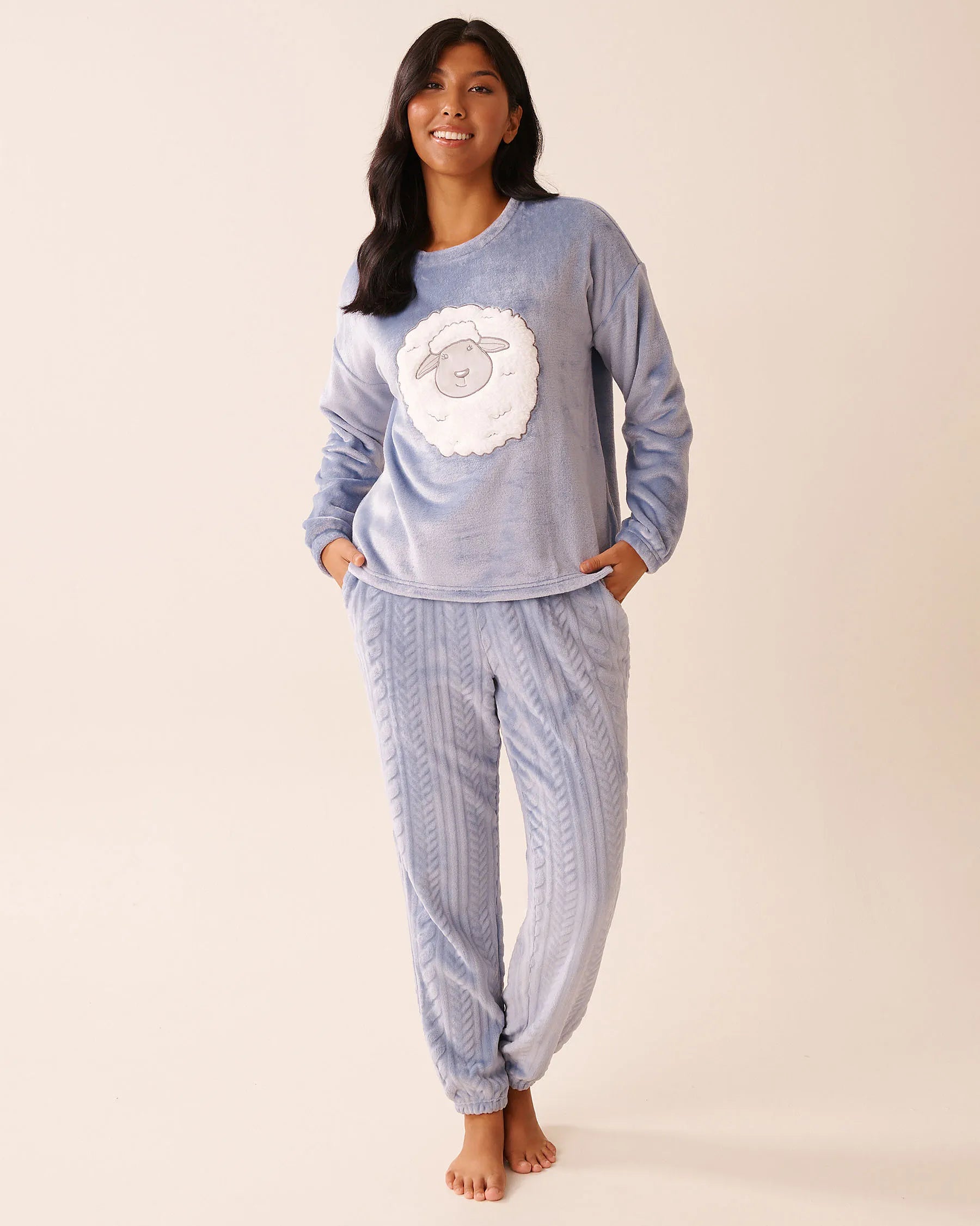 La Vie en Rose_Stonewash Cable_Sheep Print Soft Plush Pj Set_40400092_P40520_03