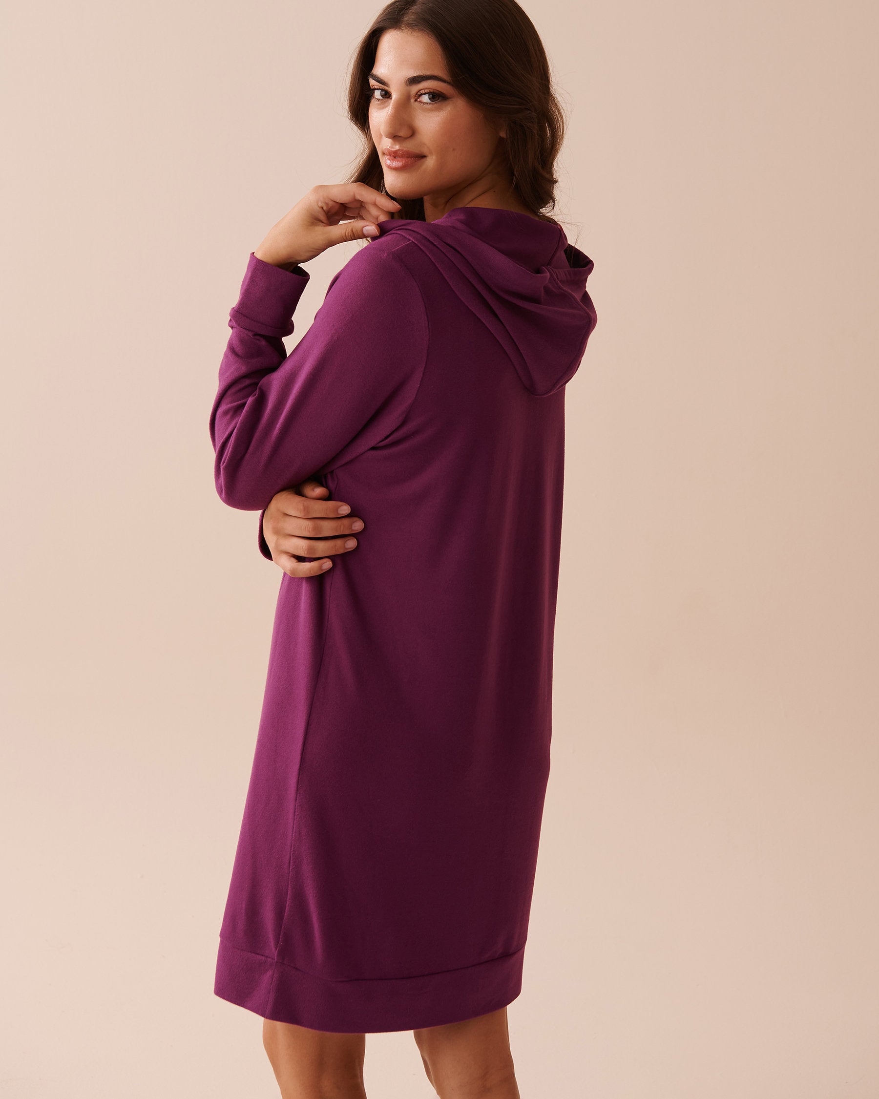 Long Sleeve Hooded Sleepshirt_40500378_50074_02