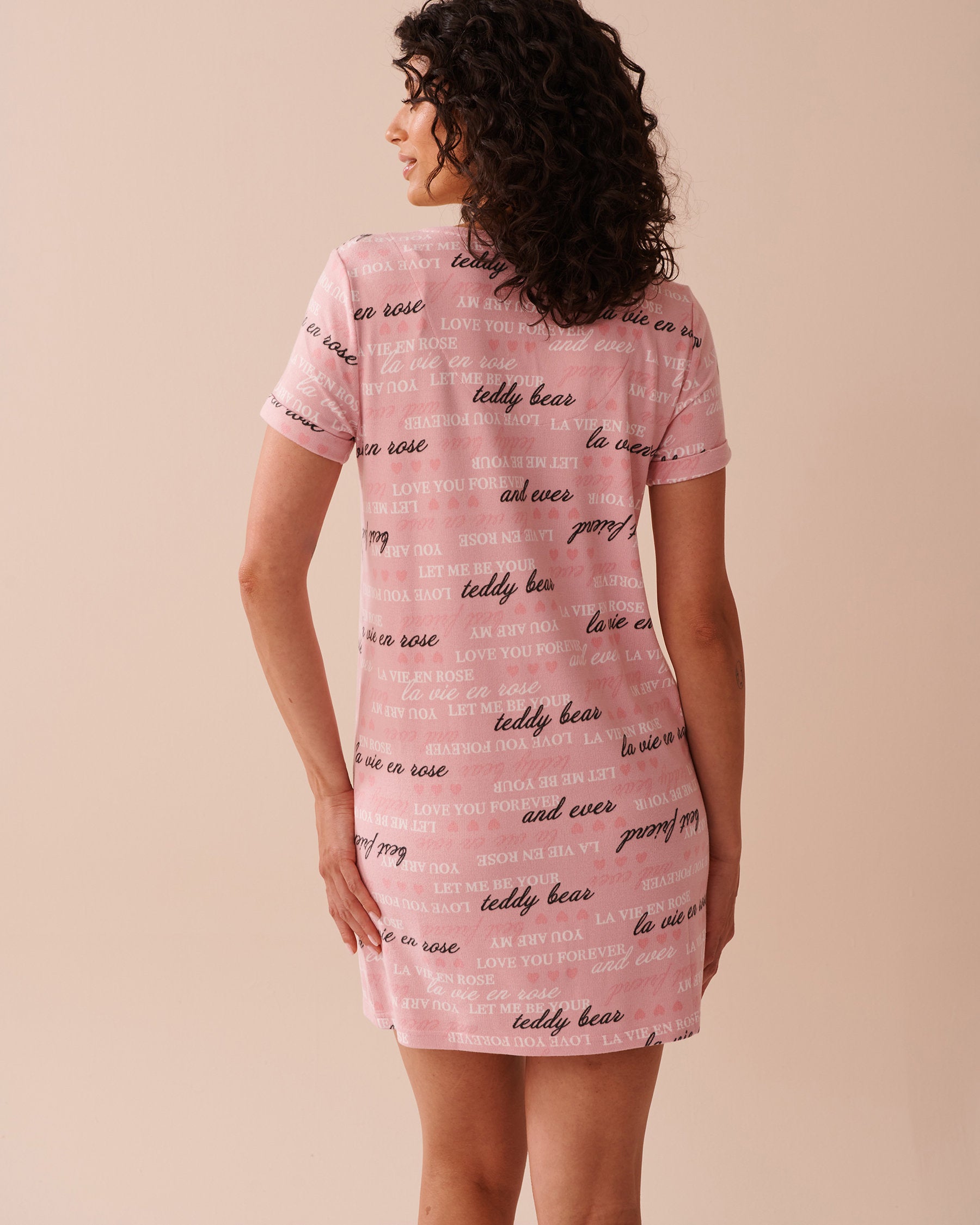 La Vie en Rose_Heart and Letter Print Recycled Fibers Sleepshirt_40500401_P60340_05