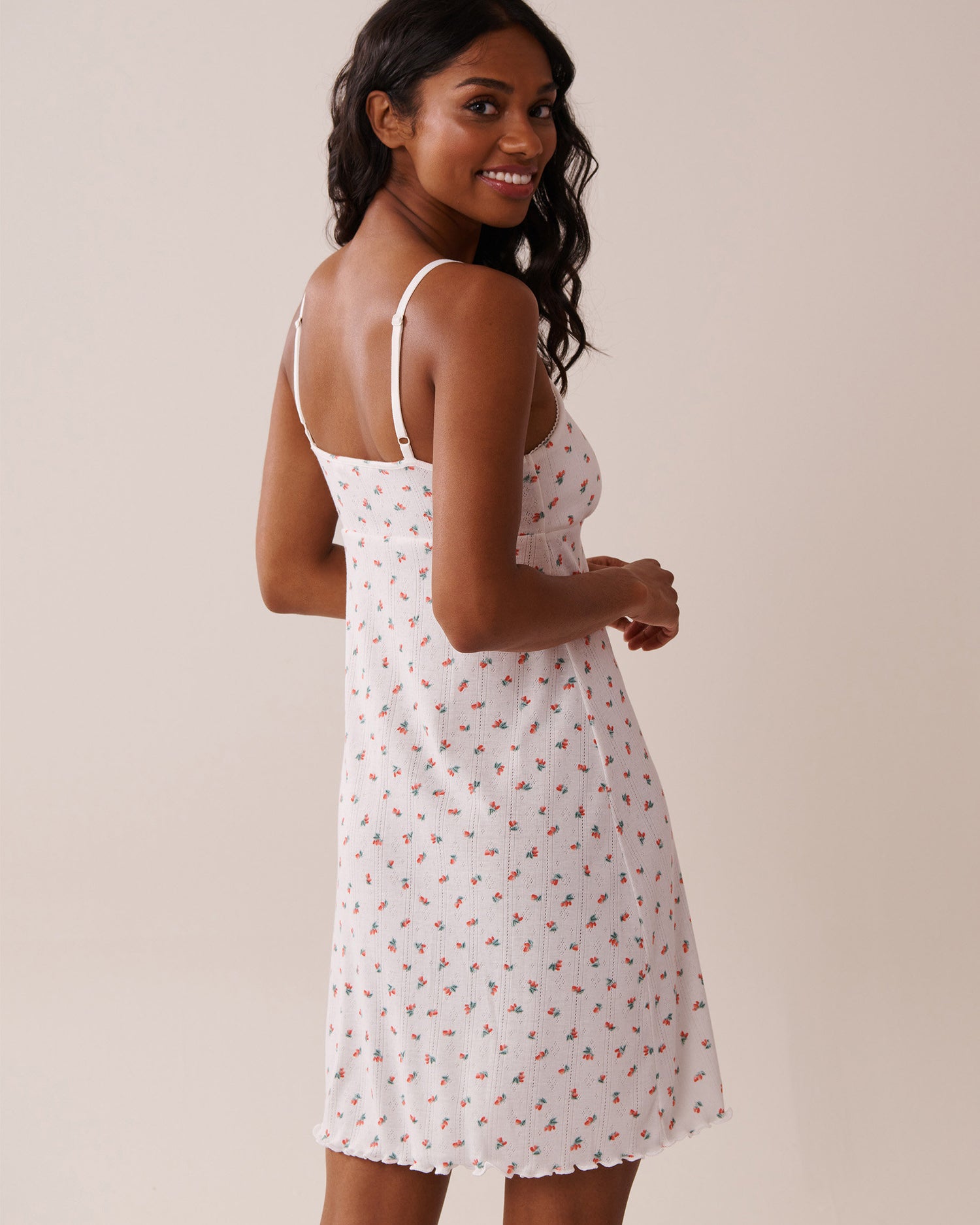 La Vie en Rose_Strawberry Print Lettuce Edge Pointelle Nightie_40500413_P10482_02