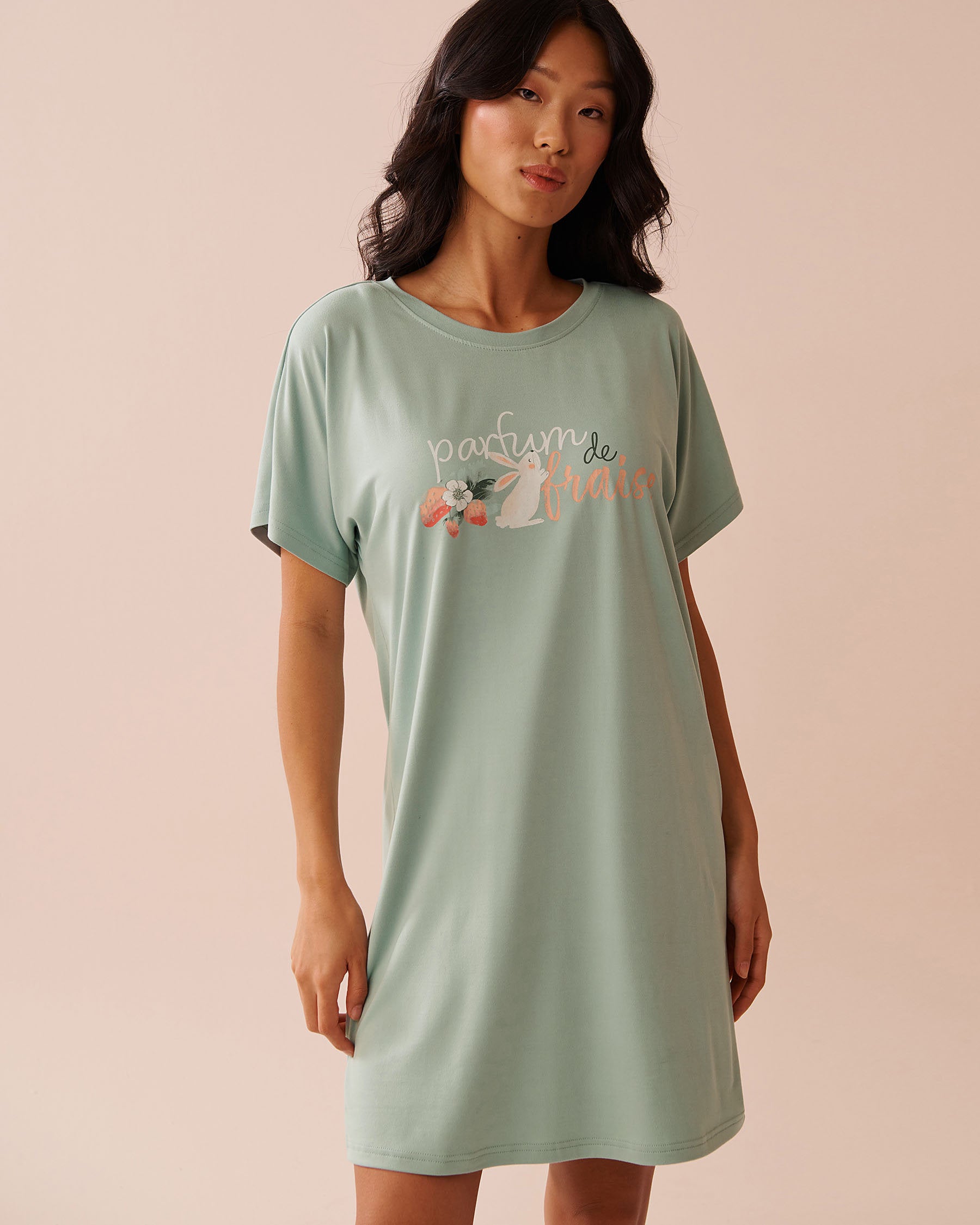 La Vie en Rose_Rabbit &amp; Strawberry Print Super Soft Sleepshirt_40500414_40218_01