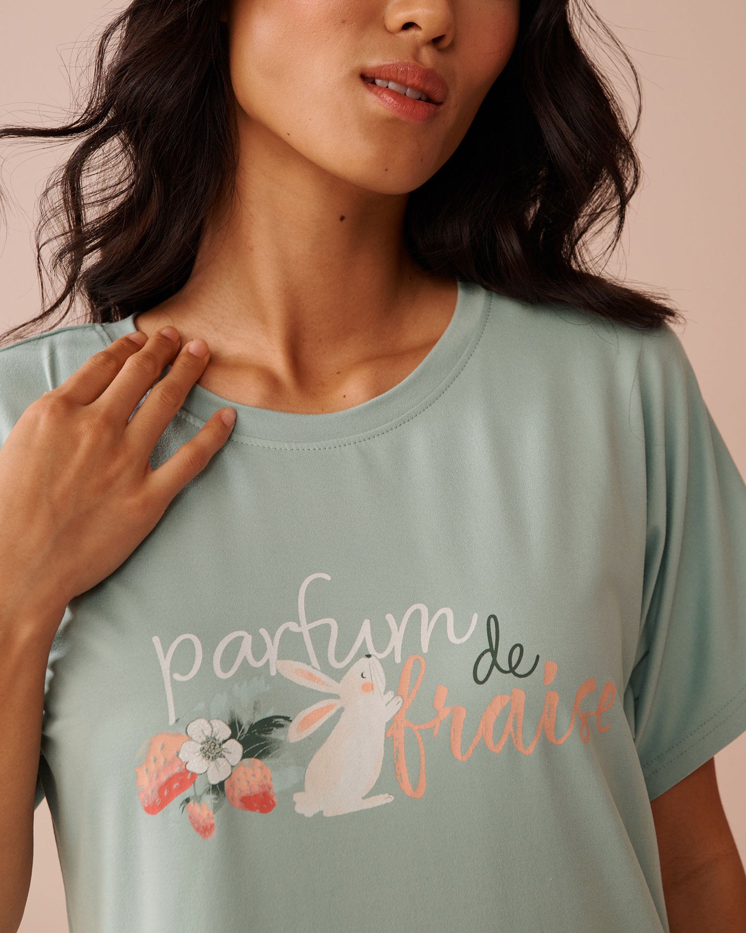 La Vie en Rose_Rabbit &amp; Strawberry Print Super Soft Sleepshirt_40500414_40218_03