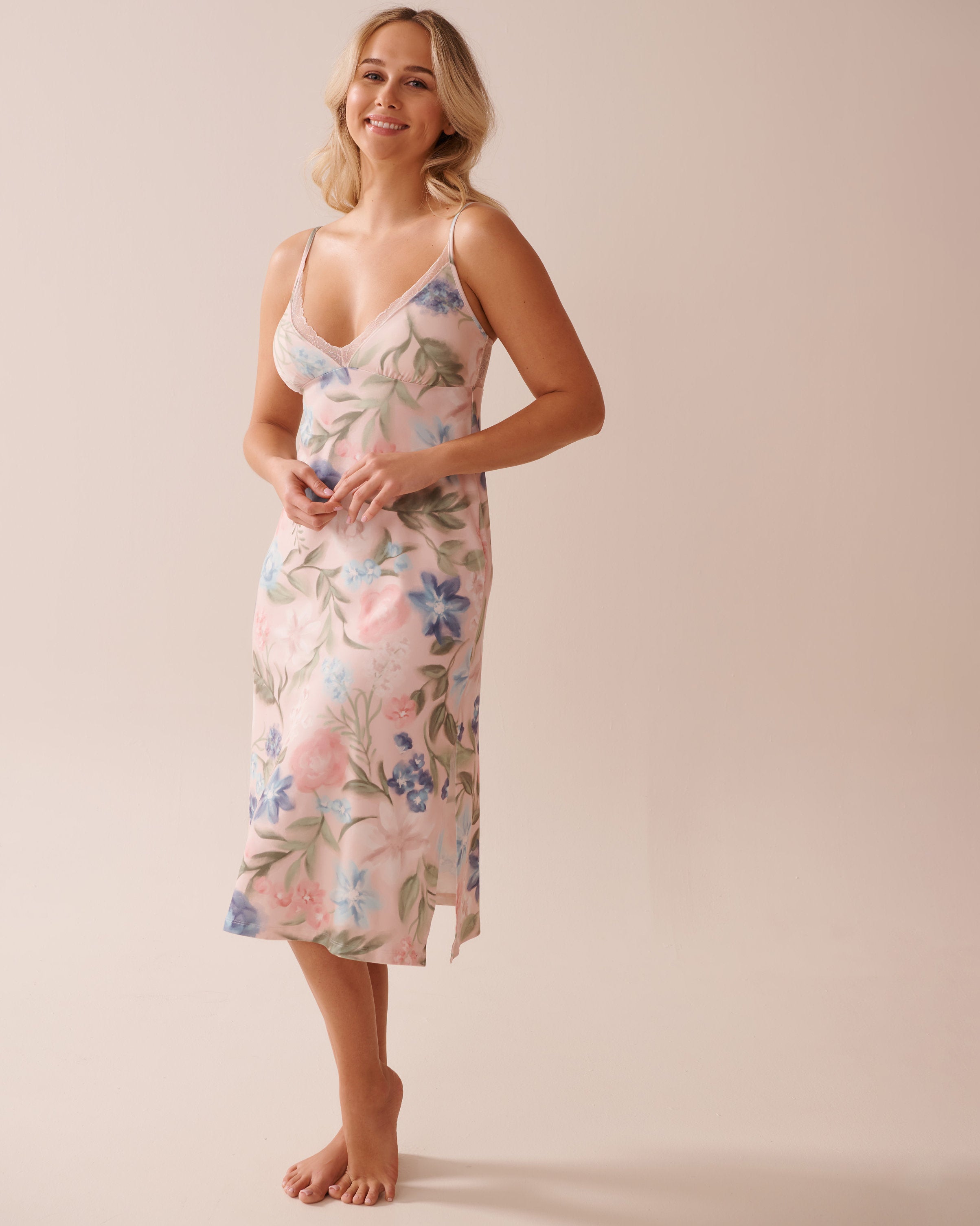 La Vie en Rose_Watercolour Flower Print Super Soft Nightie_40500435_P60362_04