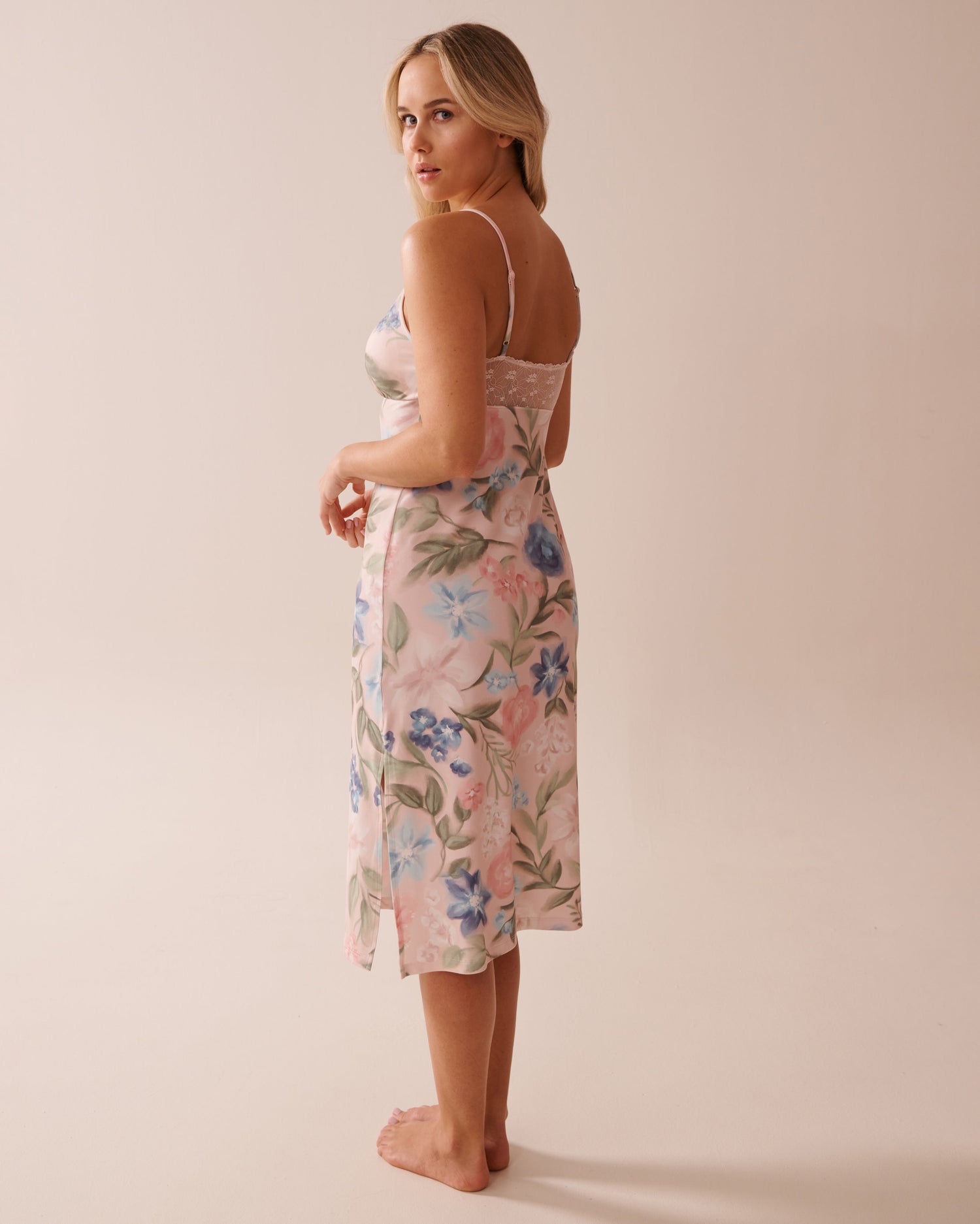 La Vie en Rose_Watercolour Flower Print Super Soft Nightie_40500435_P60362_05