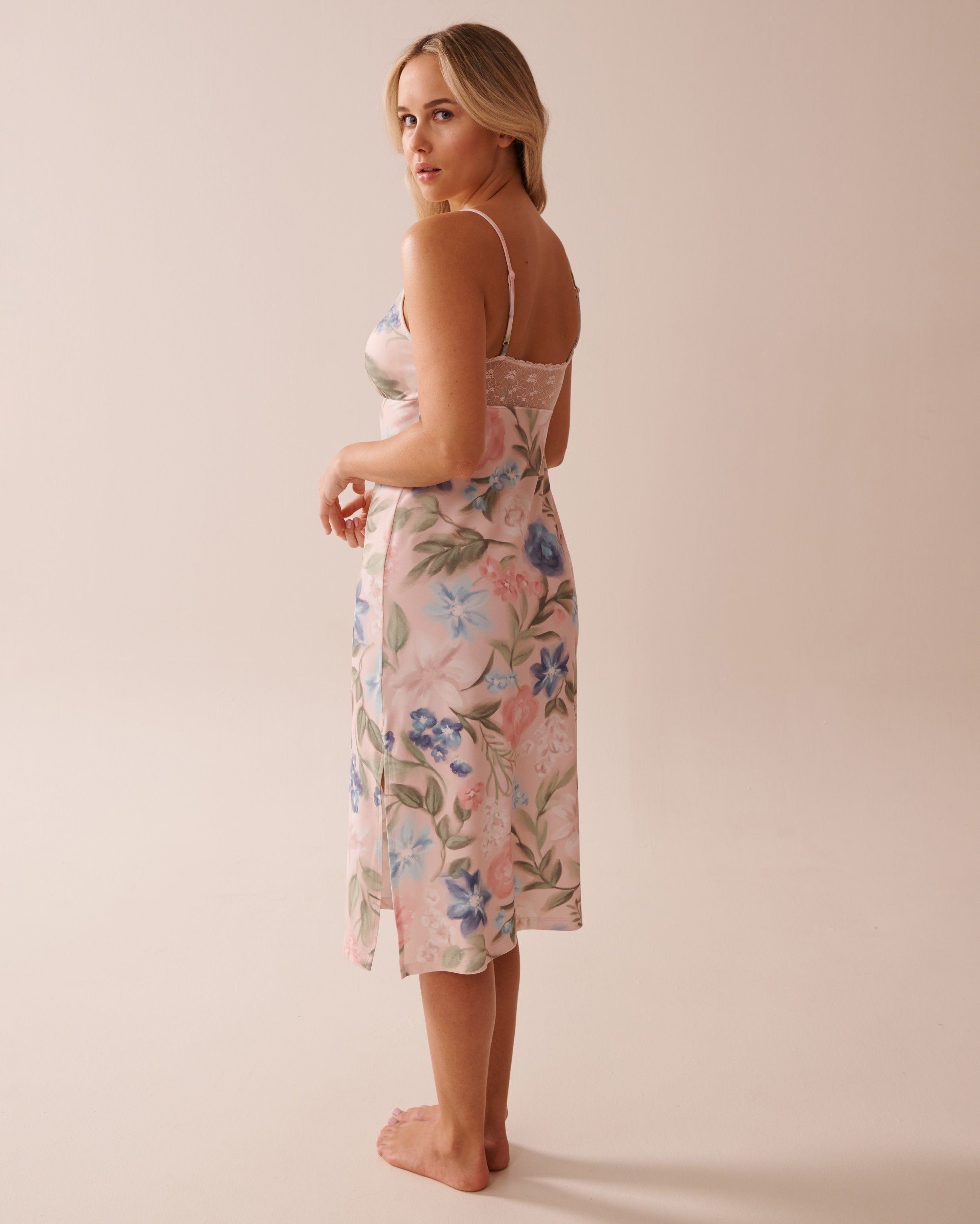 La Vie en Rose_Watercolour Flower Print Super Soft Nightie_40500435_P60362_05