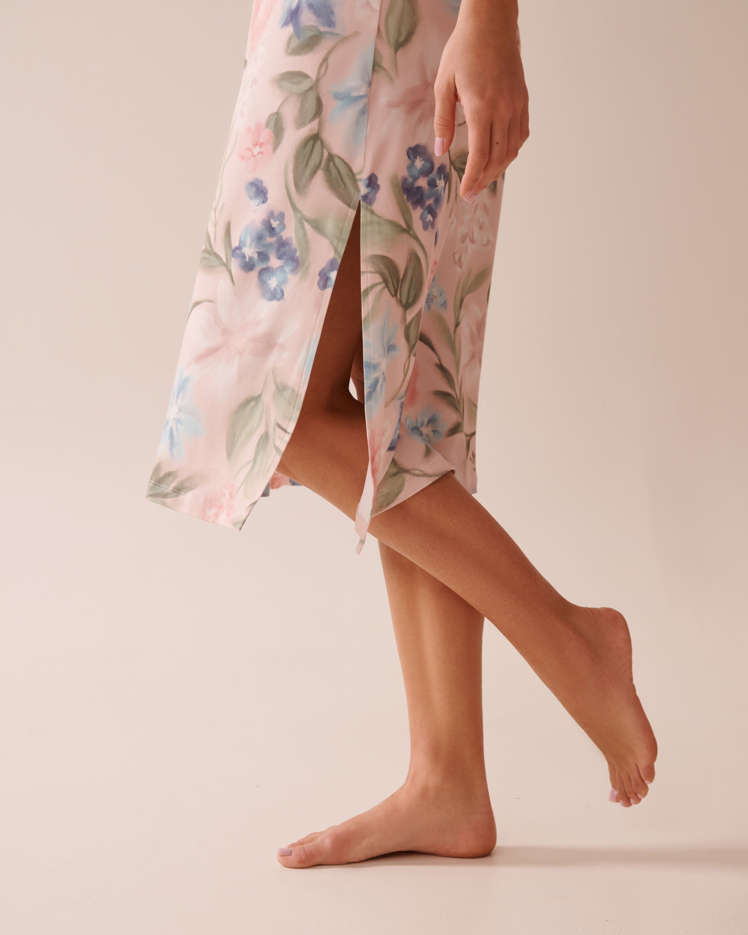 La Vie en Rose_Watercolour Flower Print Super Soft Nightie_40500435_P60362_06