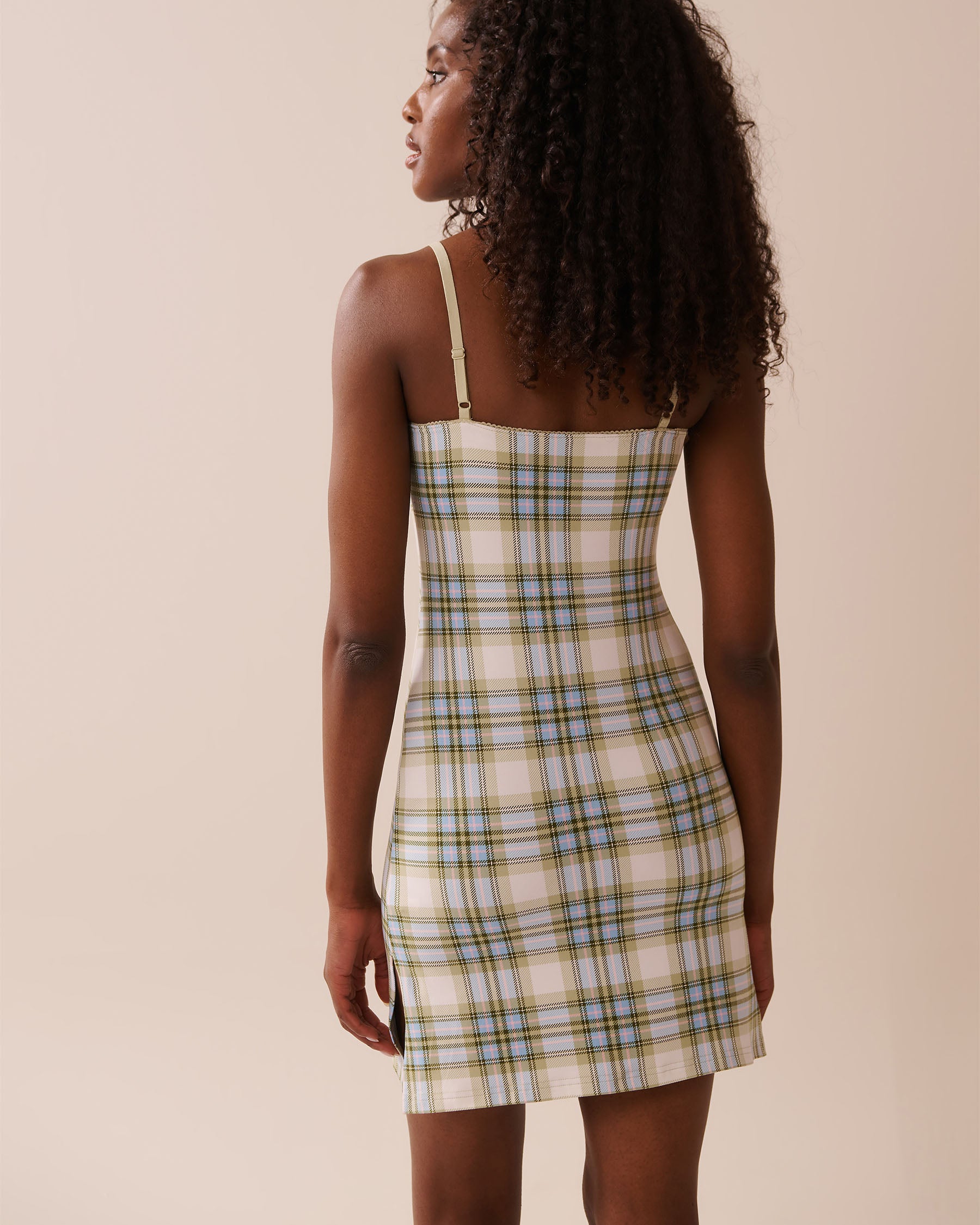 La Vie en Rose_Snow White Lint Plaid_Green &amp; Blue Plaid Super Soft Nightie with Shelf Bra_40500438_P10515_02