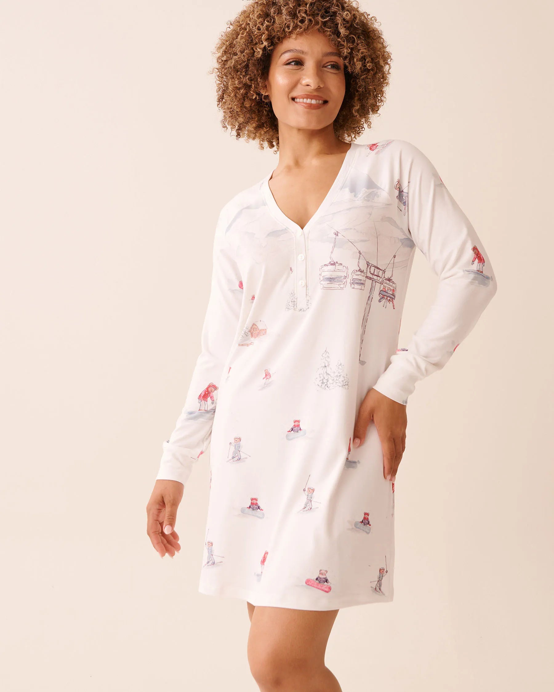 La Vie en Rose_Snow White Ski Placement_Apr�s-Ski Print Super Soft Sleepshirt_40500467_P10549_01