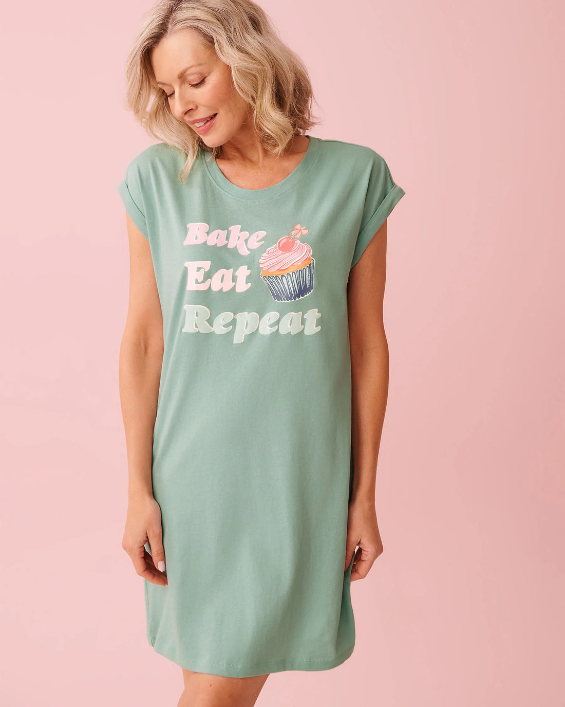 La Vie en Rose Aquifer Women Cupcake Print Cotton Short Sleeve Sleepshirt SKU: 40500479_40200 Image 01