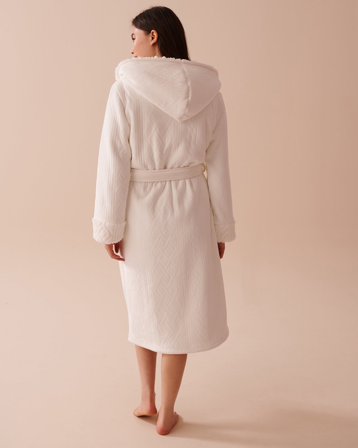 Luxurious Hooded Robe_40600187_10011_02