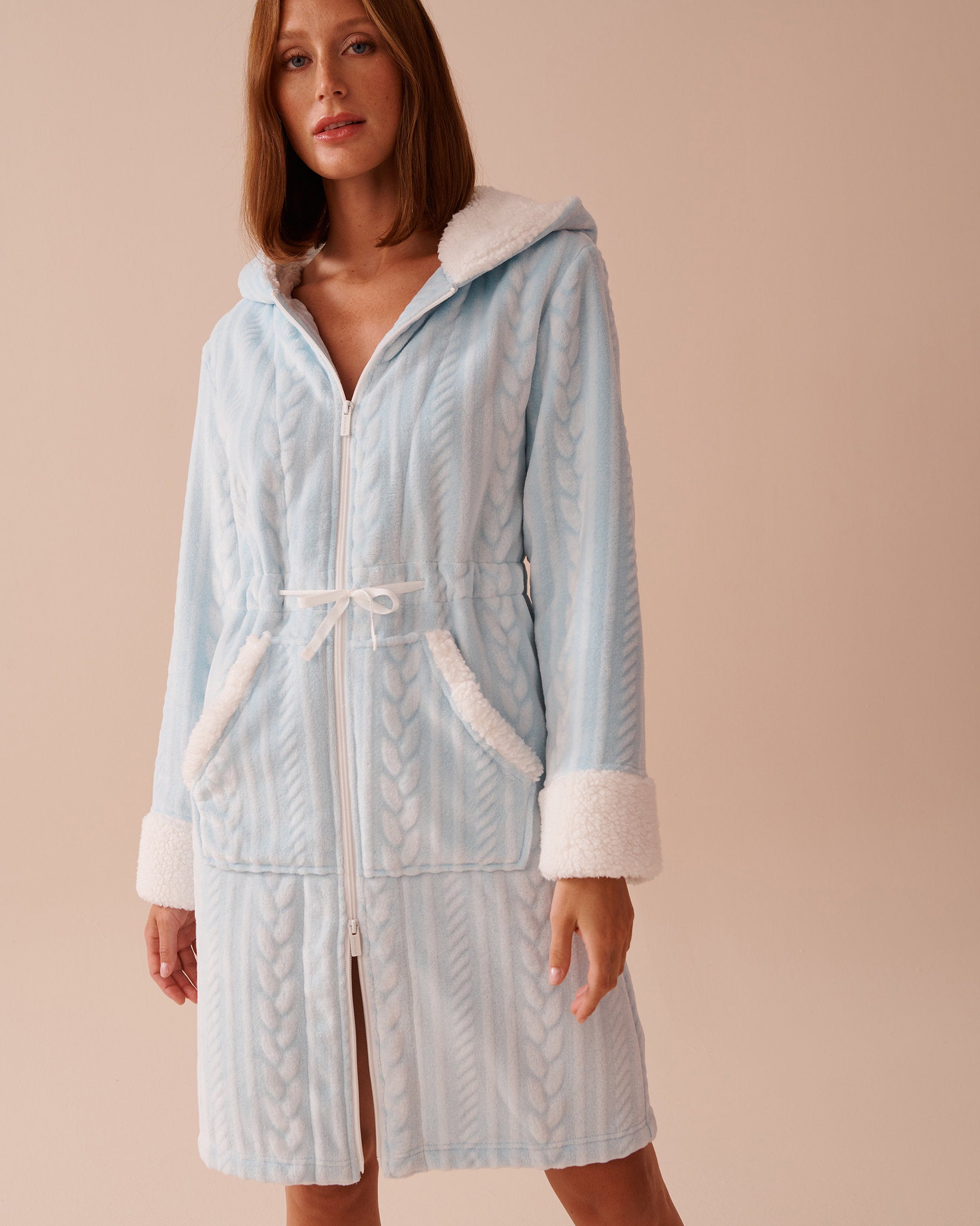 Hooded Robe_40600188_p40400_01
