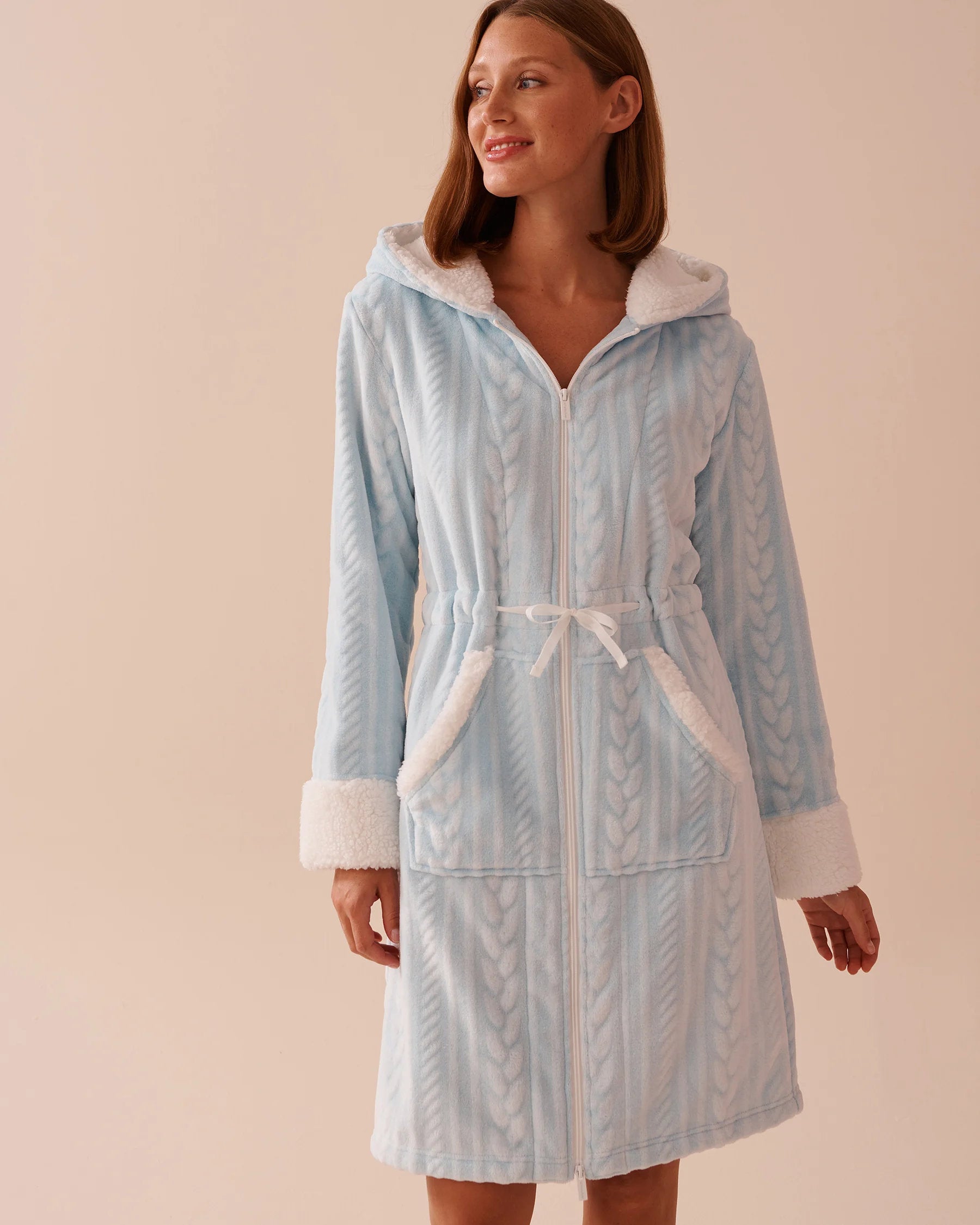 Hooded Robe_40600188_p40400_02