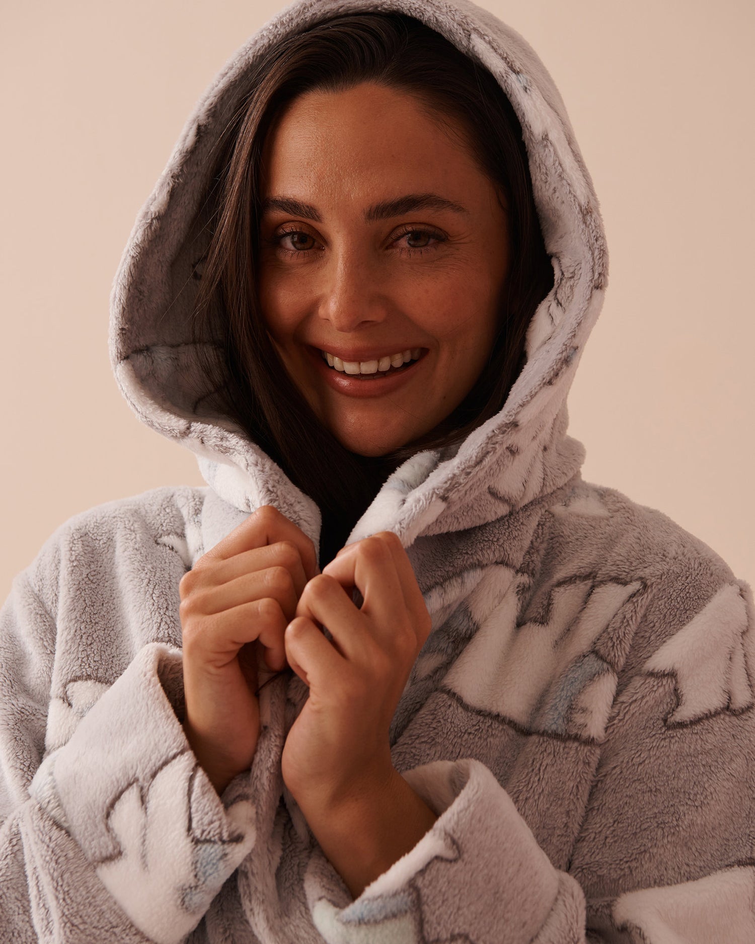 Rabbit Print Soft Plush Hooded Robe_40600194_P00391_03