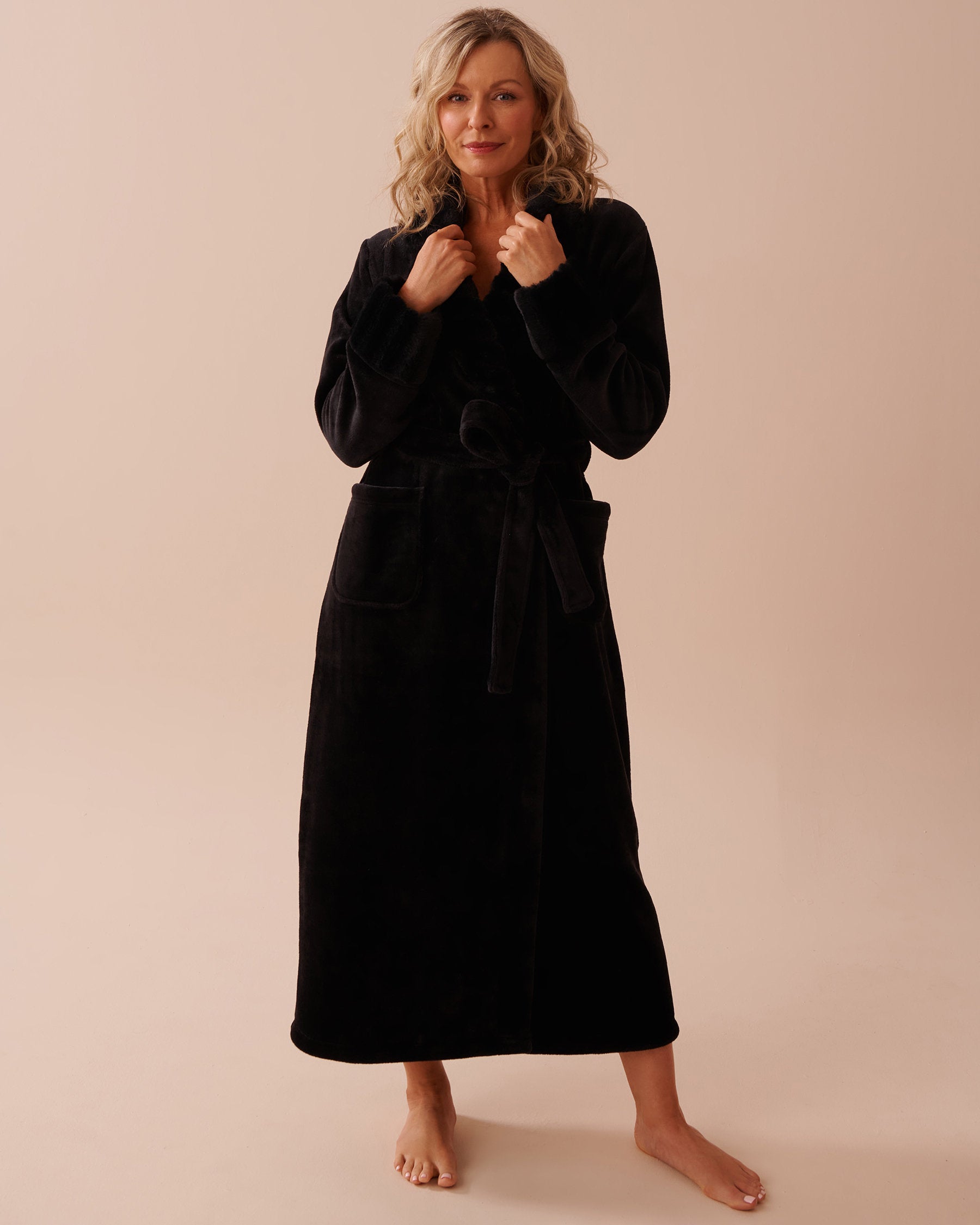 Long Faux Fur and Soft Plush Robe_40600197_00001_01