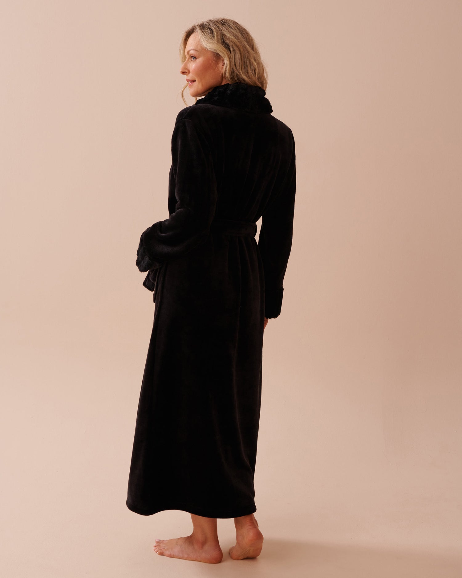 Long Faux Fur and Soft Plush Robe_40600197_00001_02