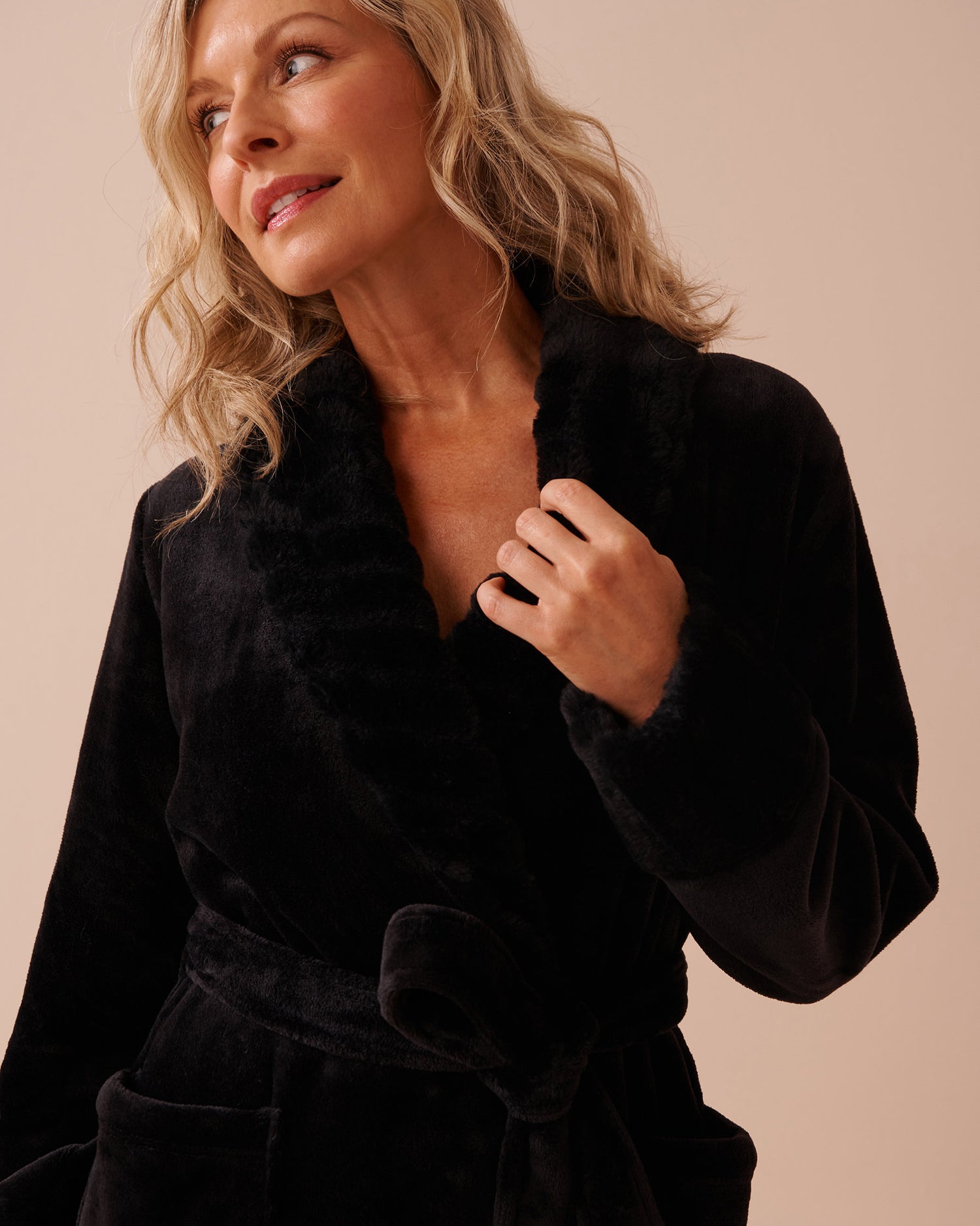 Long Faux Fur and Soft Plush Robe_40600197_00001_03