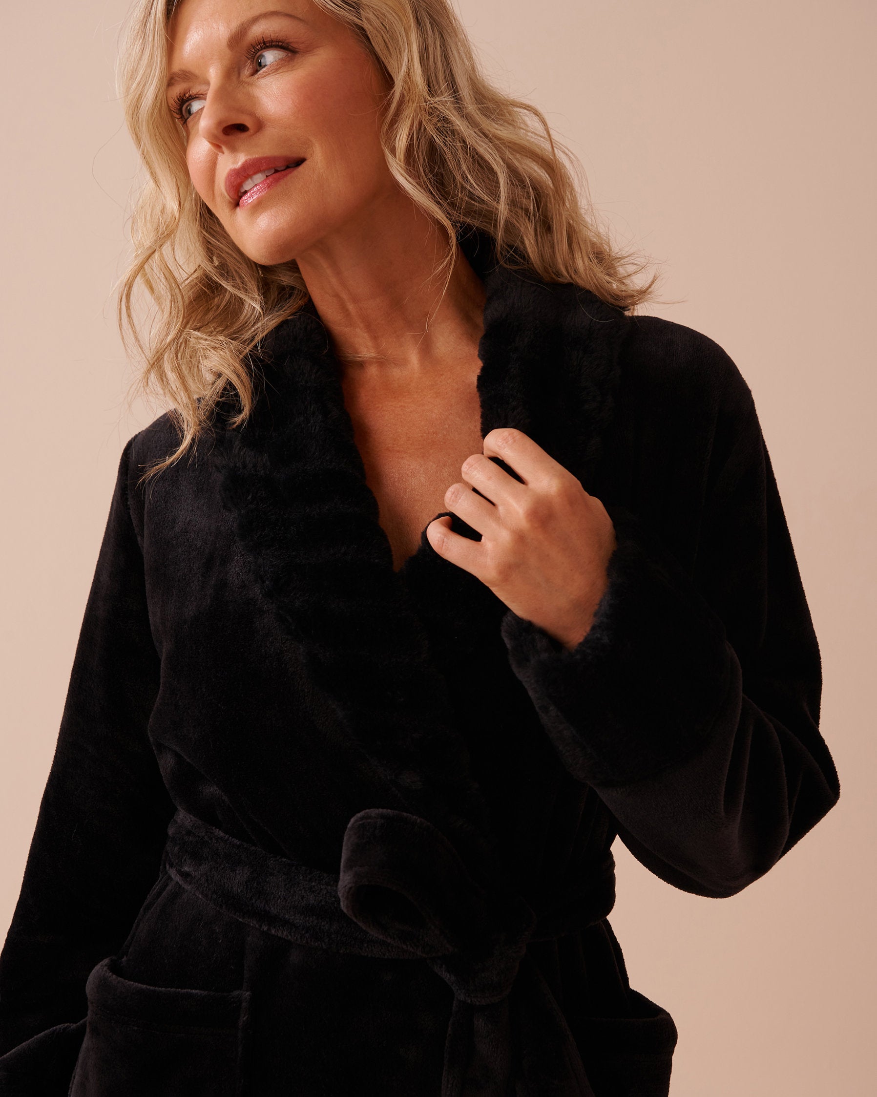 Long Faux Fur and Soft Plush Robe_40600197_00001_03