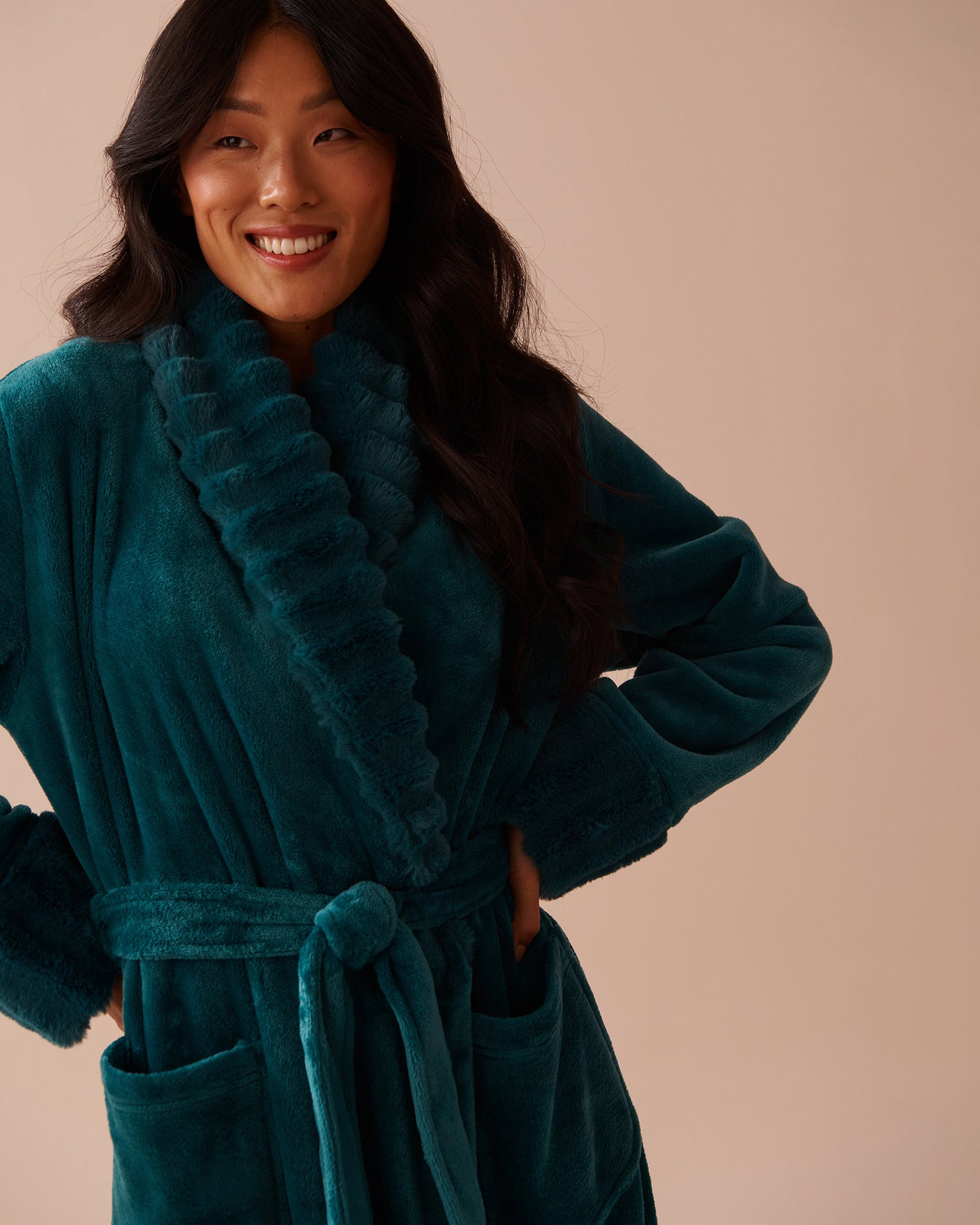 Long Faux Fur and Soft Plush Robe_40600197_30032_03