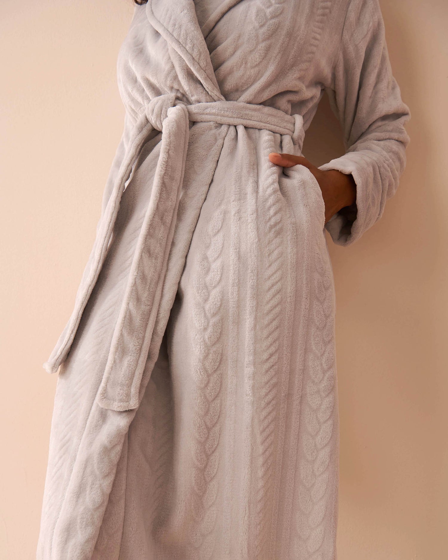 Recycled Fibers Cable Knit Robe_40600198_P00392_03