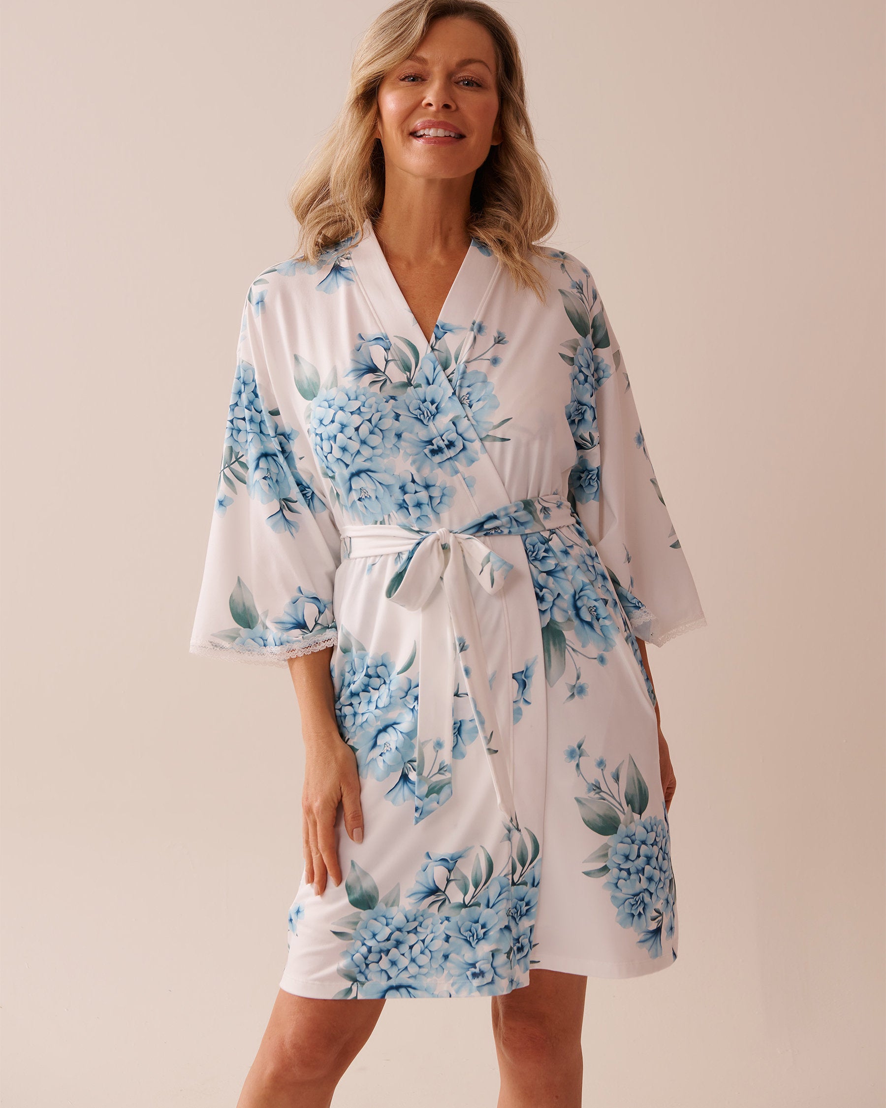 La Vie en Rose_Hydrangea Print Super Soft Kimono_40600203_P10483_04